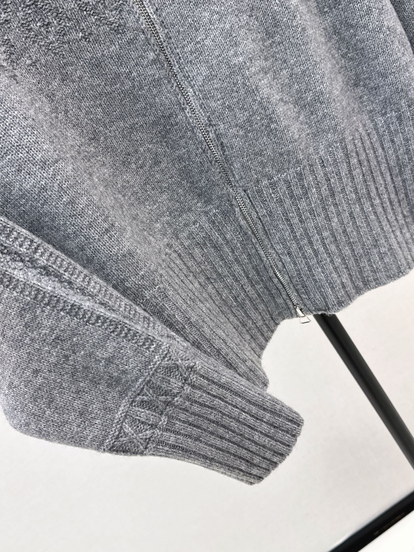 Loe 26ss zipper sweater