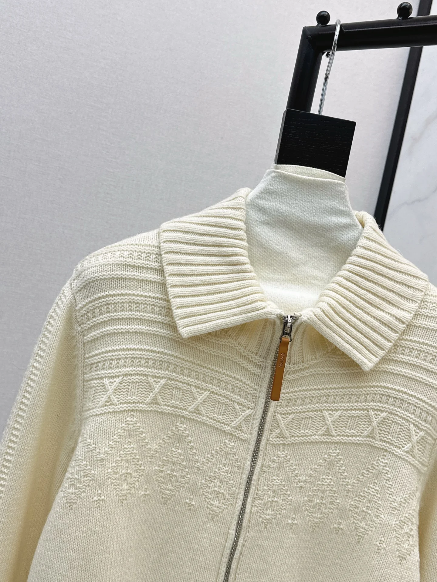 Loe 26ss zipper sweater