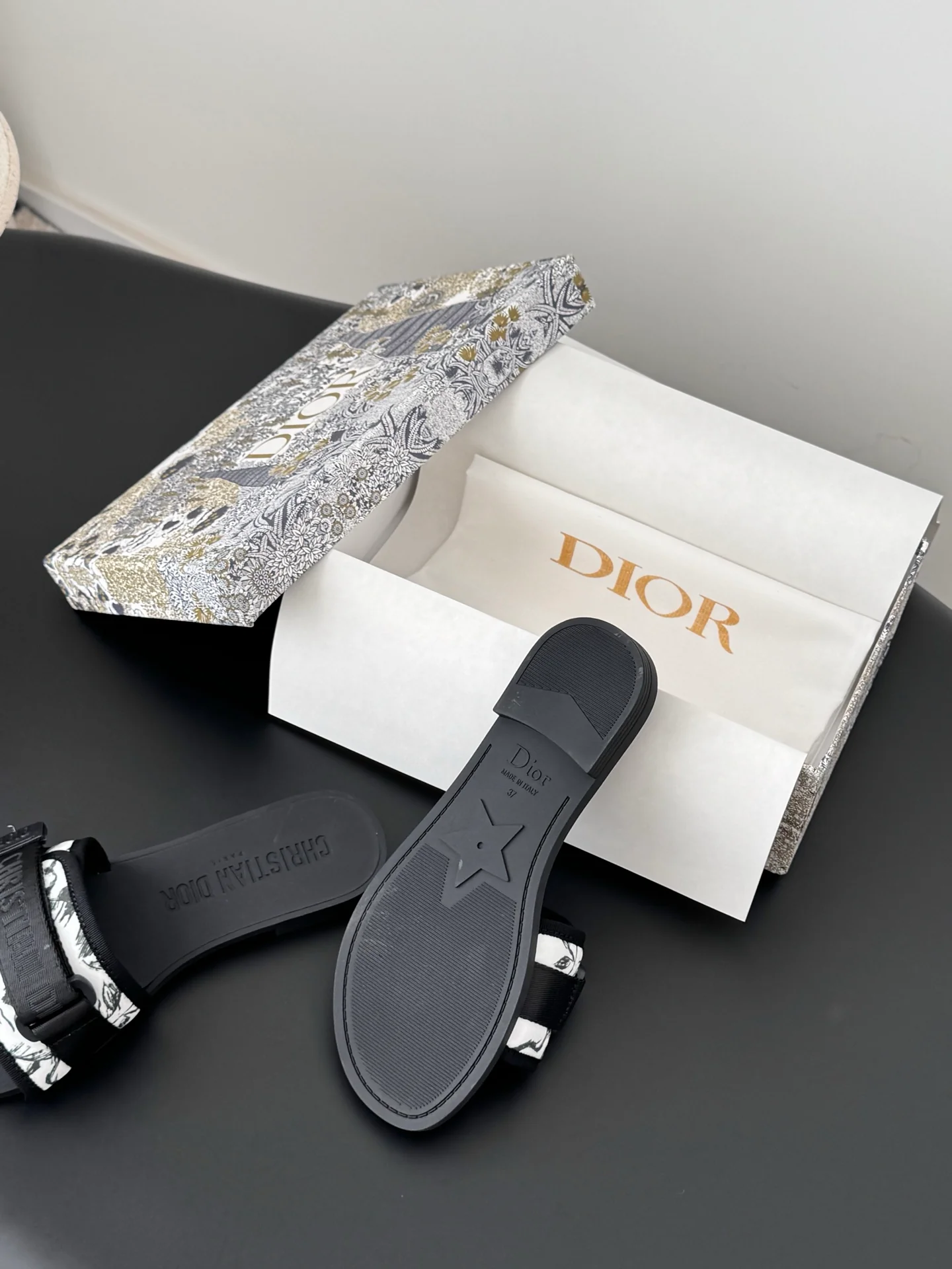 CD 25fw sandals