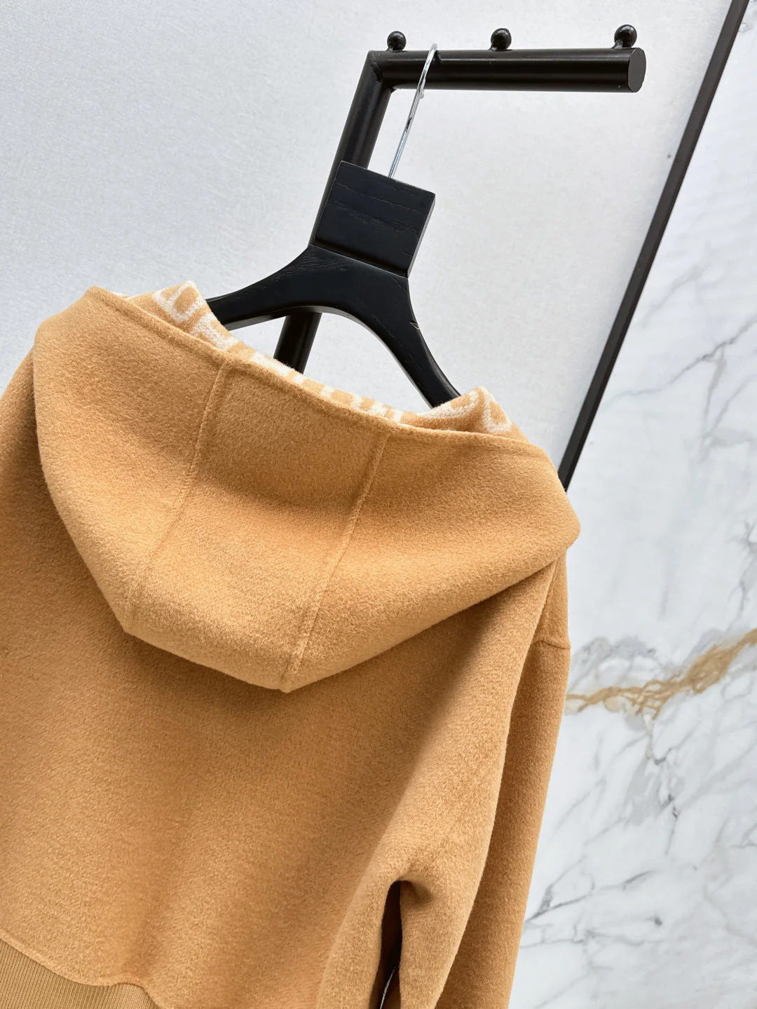 Her 25fw cashmere coat