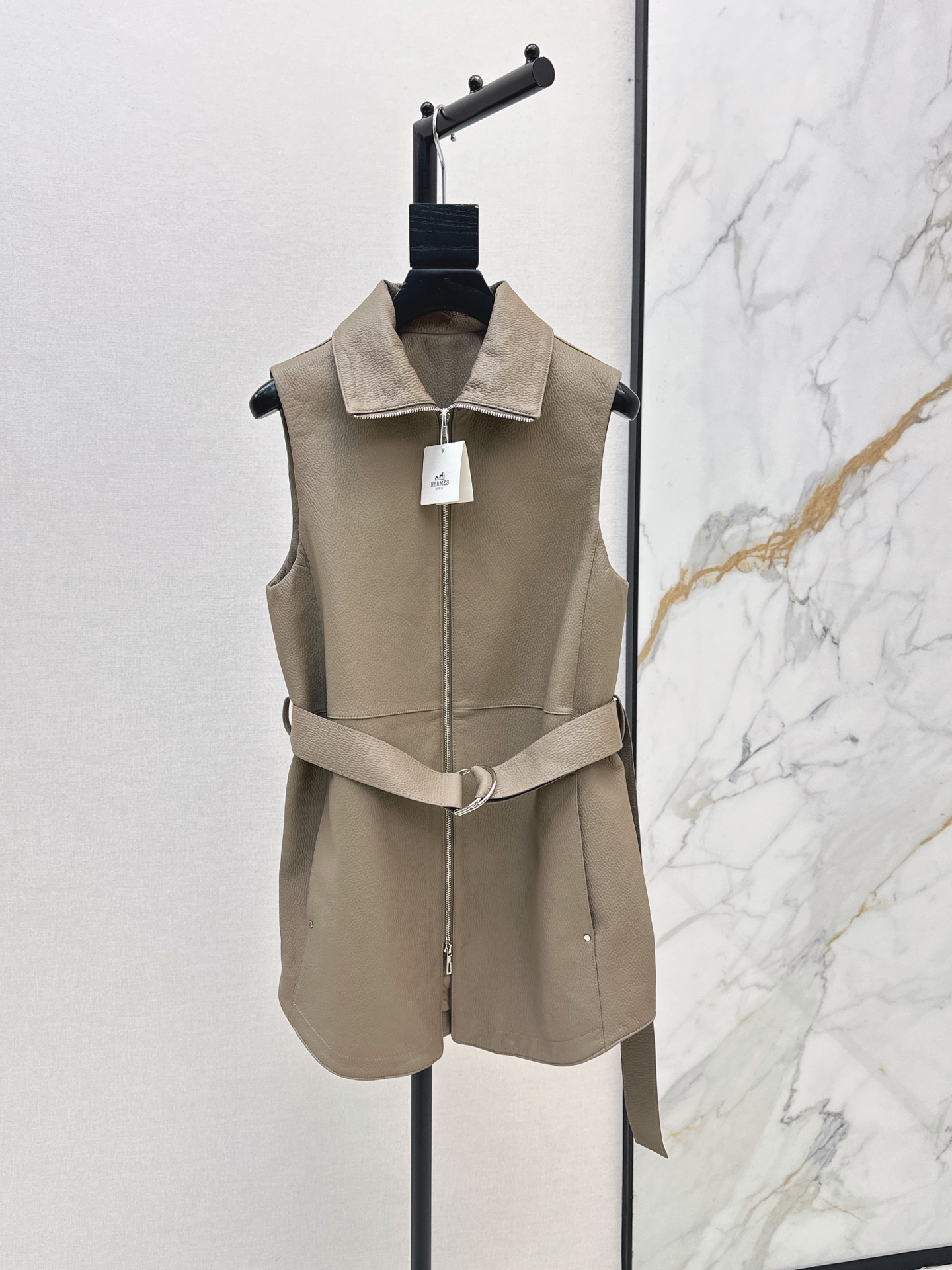Her 26ss leather vest jacket