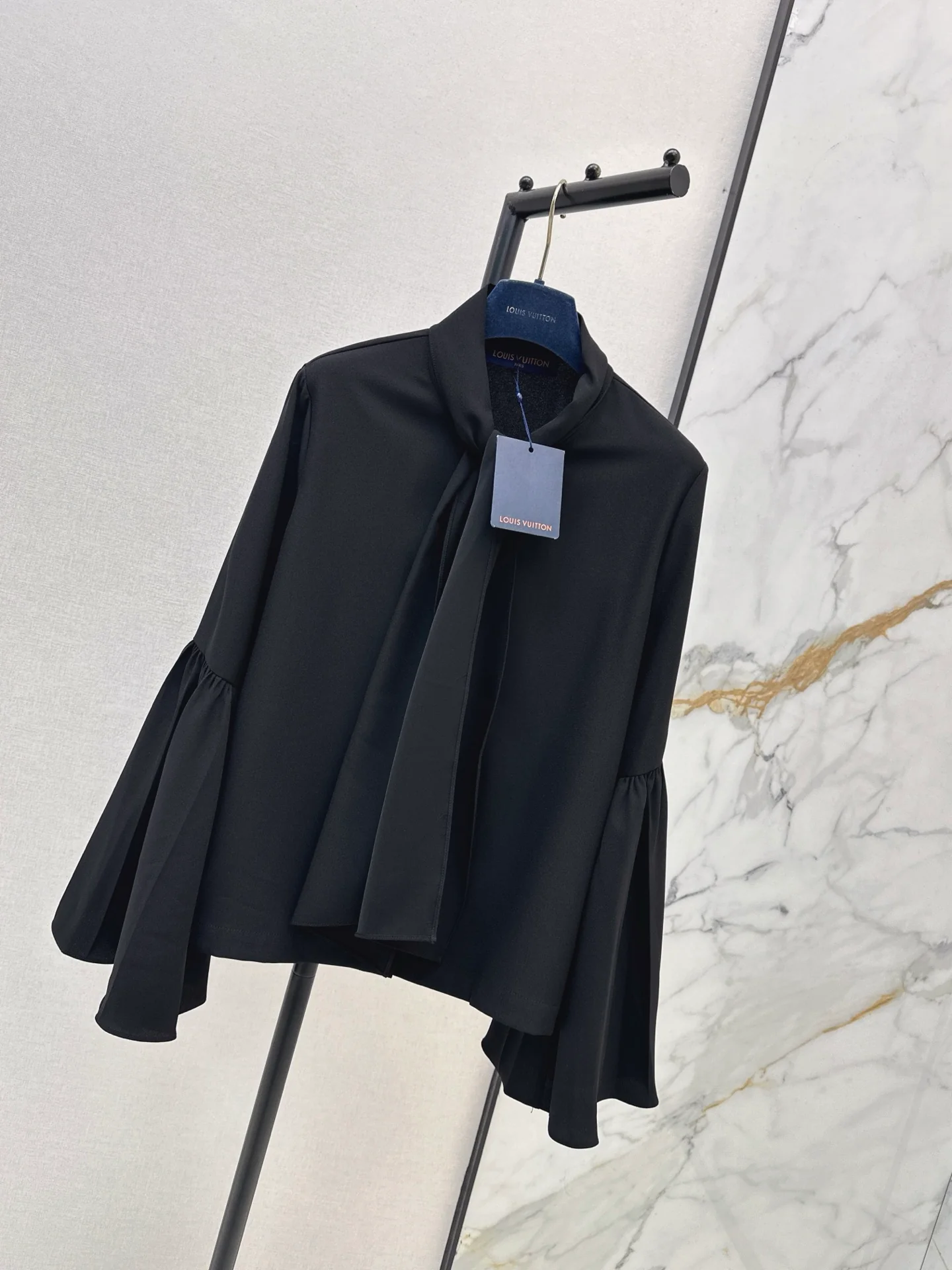 Louis 25fw ribbon flare sleeve shirt