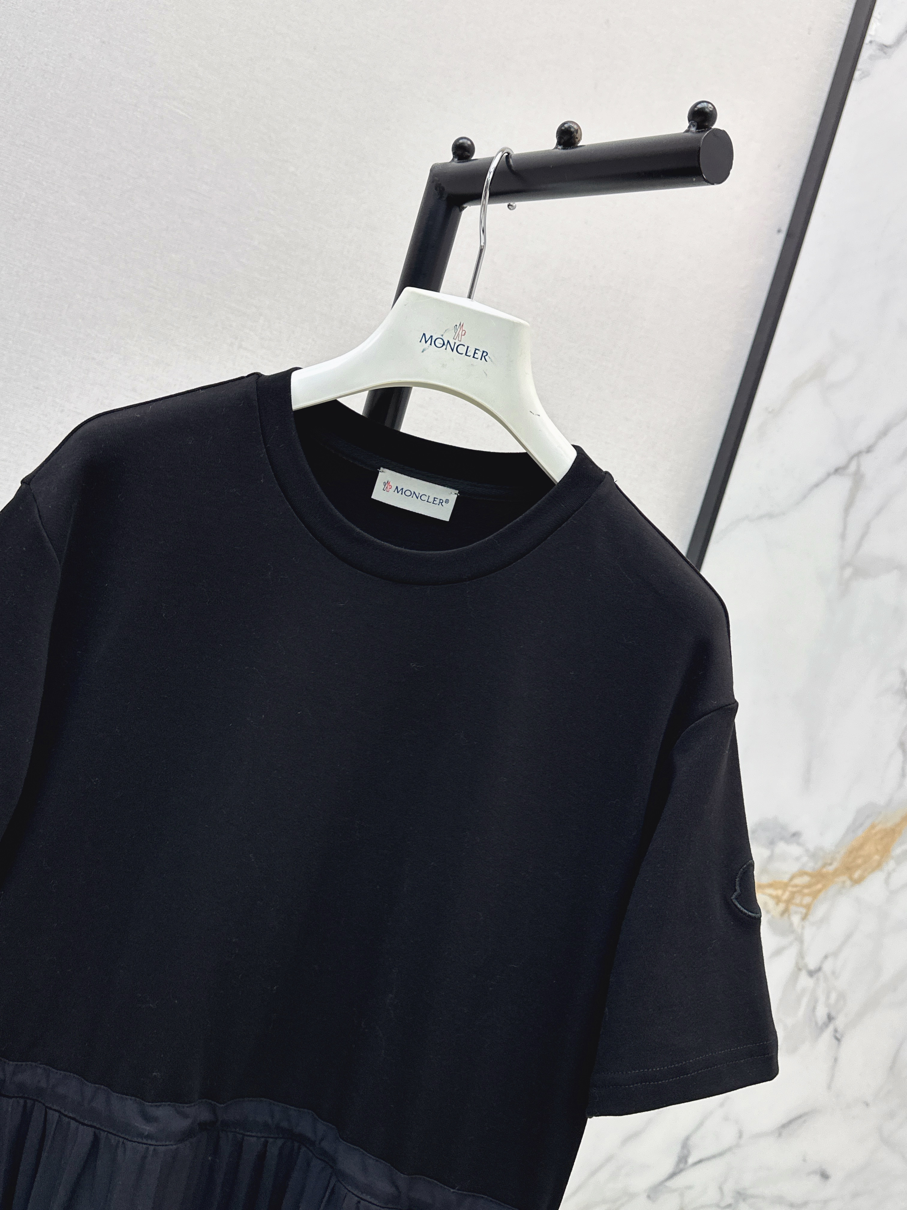 Monc 26ss contact pleated dress