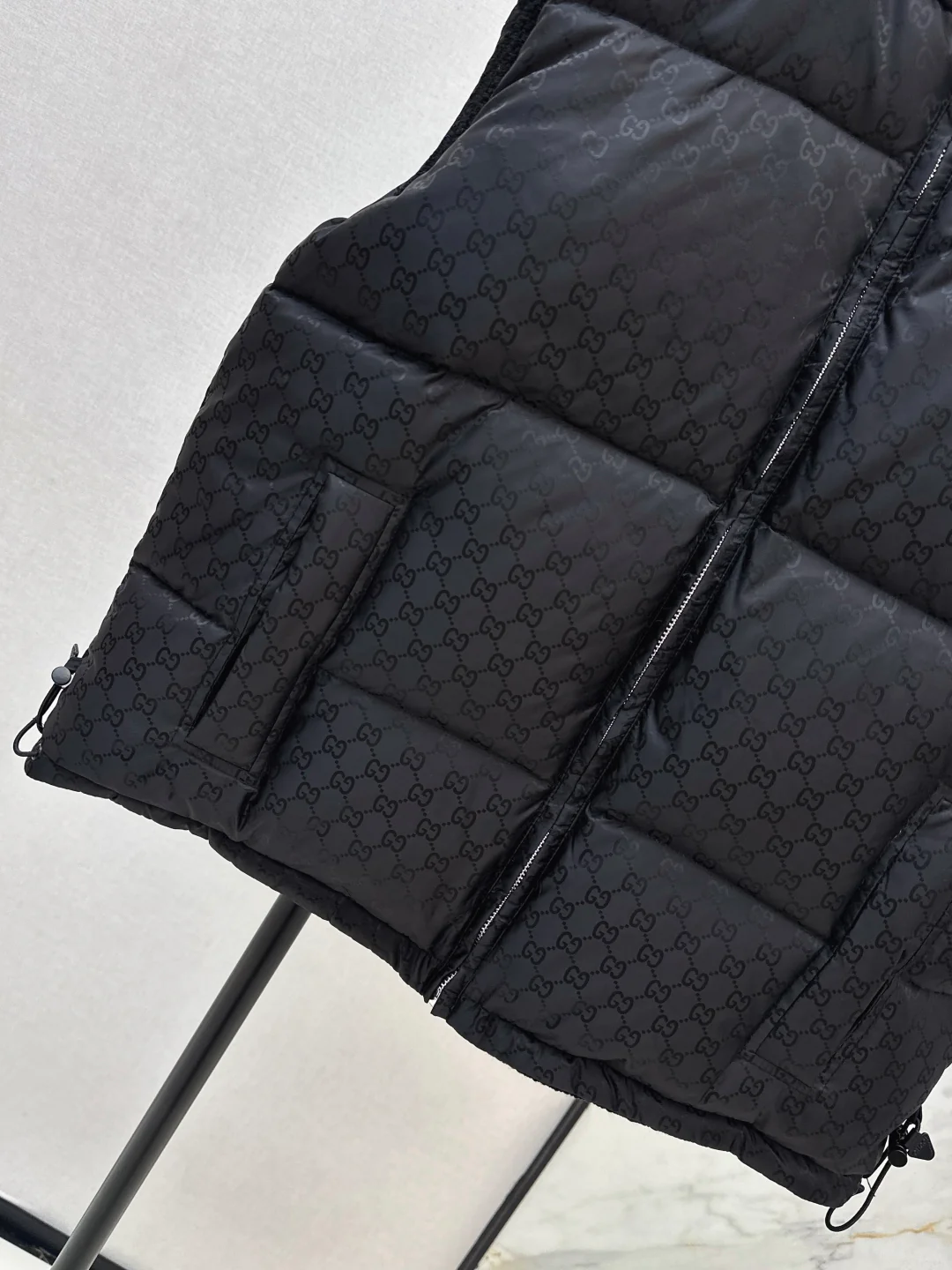 Guc 25fw reversible down vest