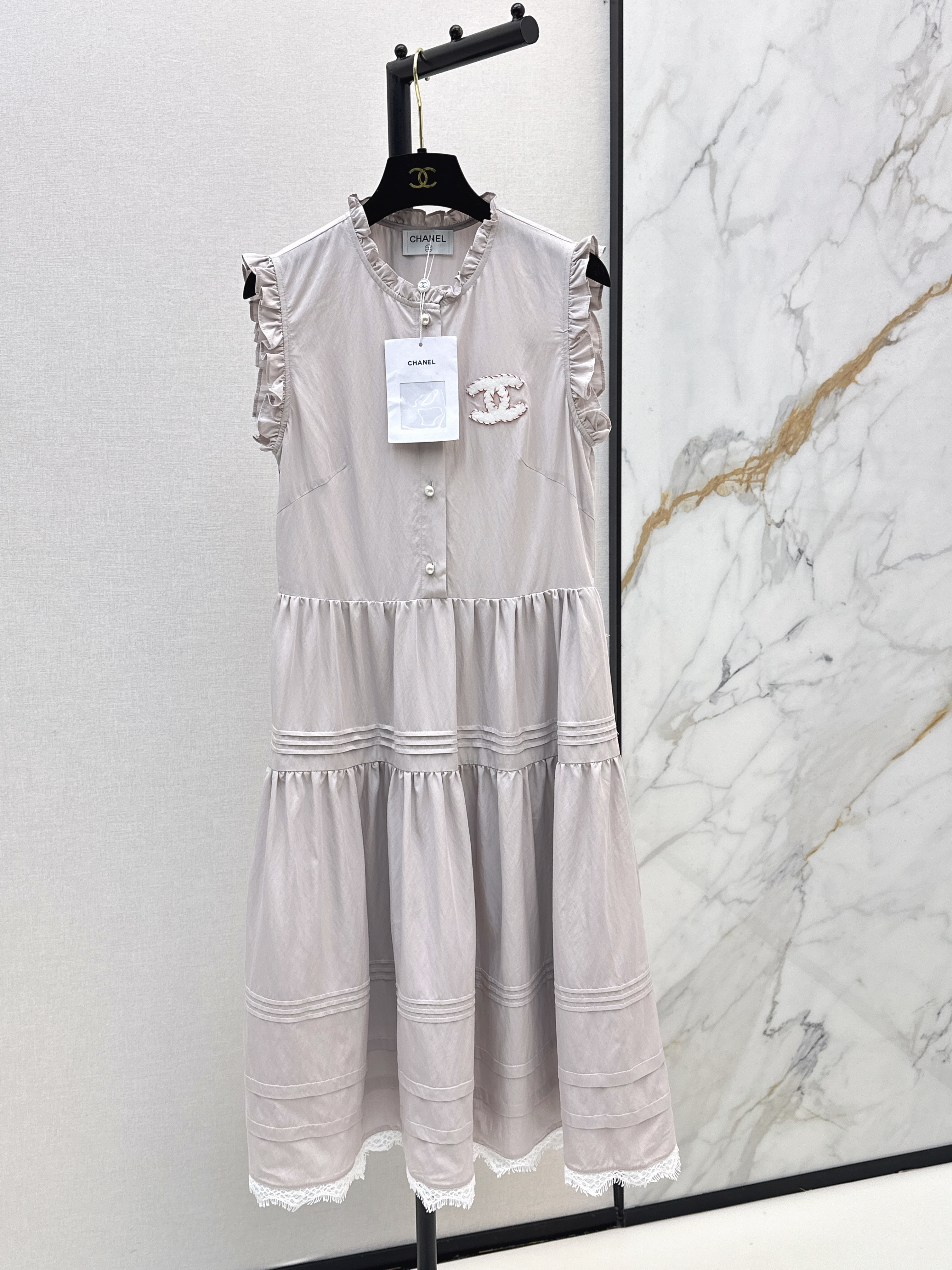 Chan 26ss Sleeveless Tiered Ruffle Midi Dress