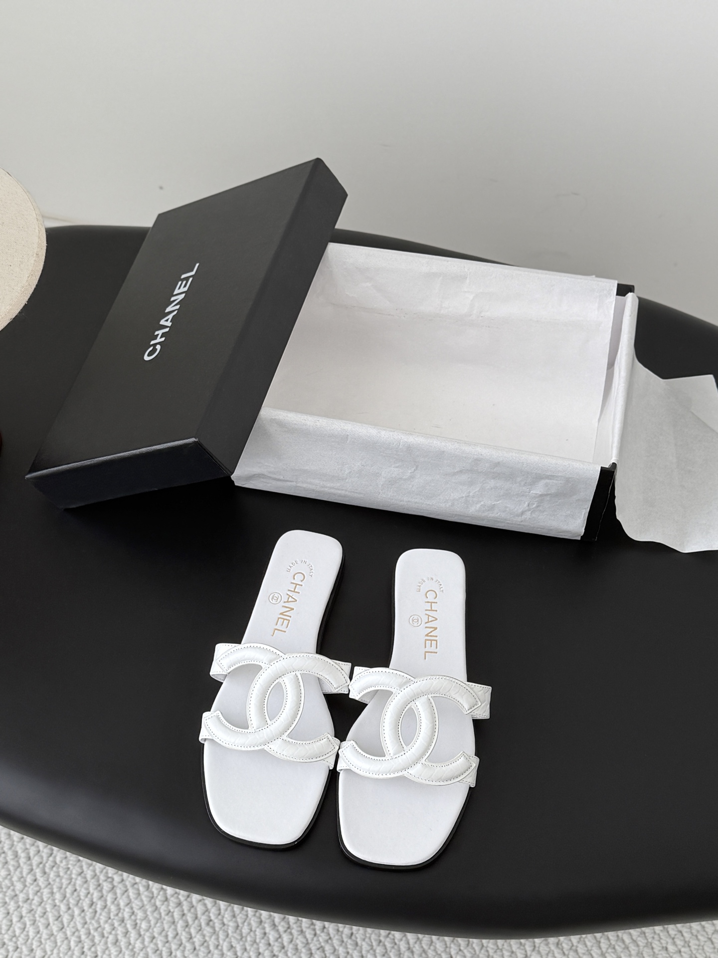 Chan 26P slippers