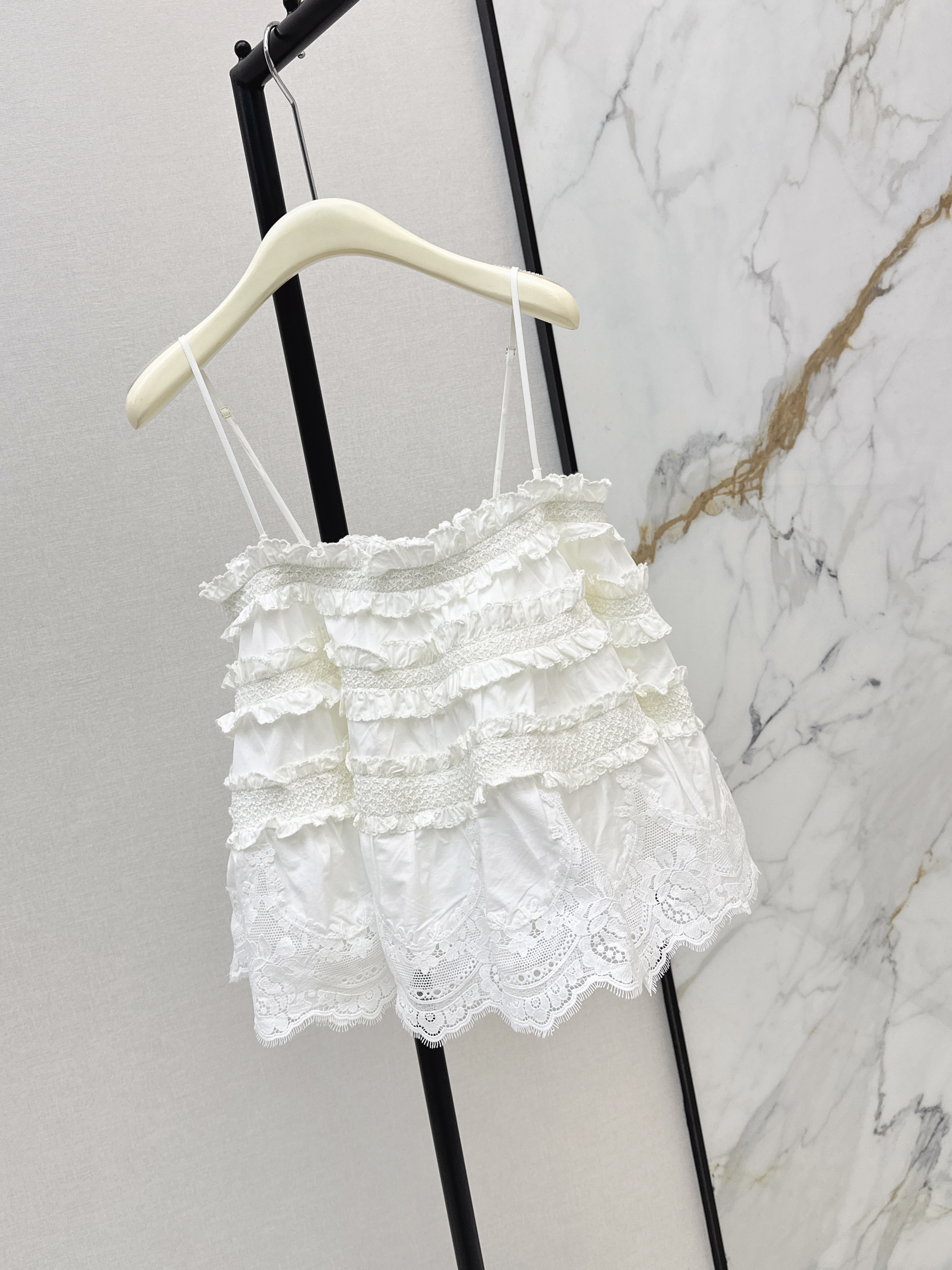 Zimm 26ss ruffle camisole top
