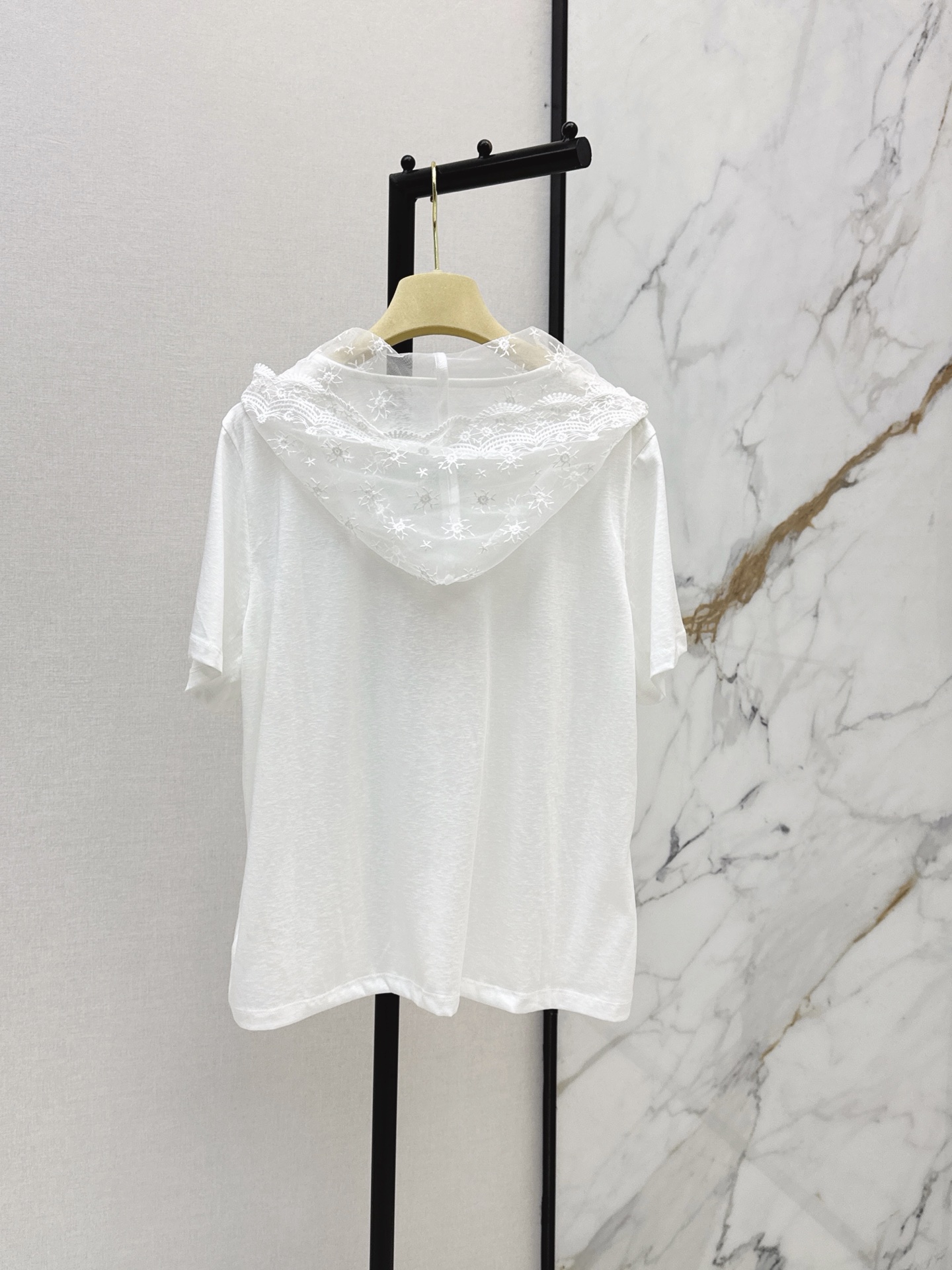 Miu 26ss lace hooded t-shirt