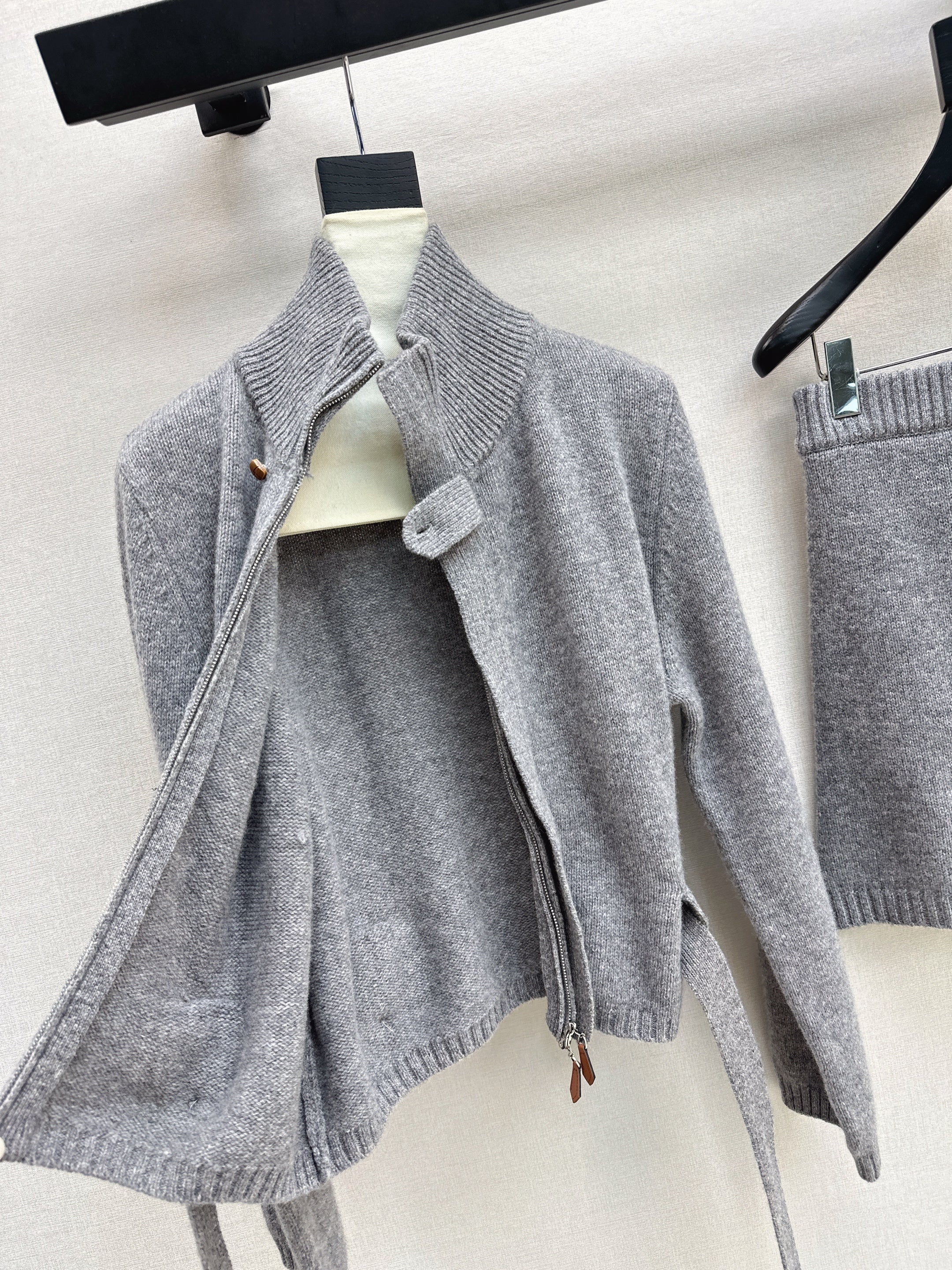 Loro 26ss outfit sets zip-up cardigan+skirts