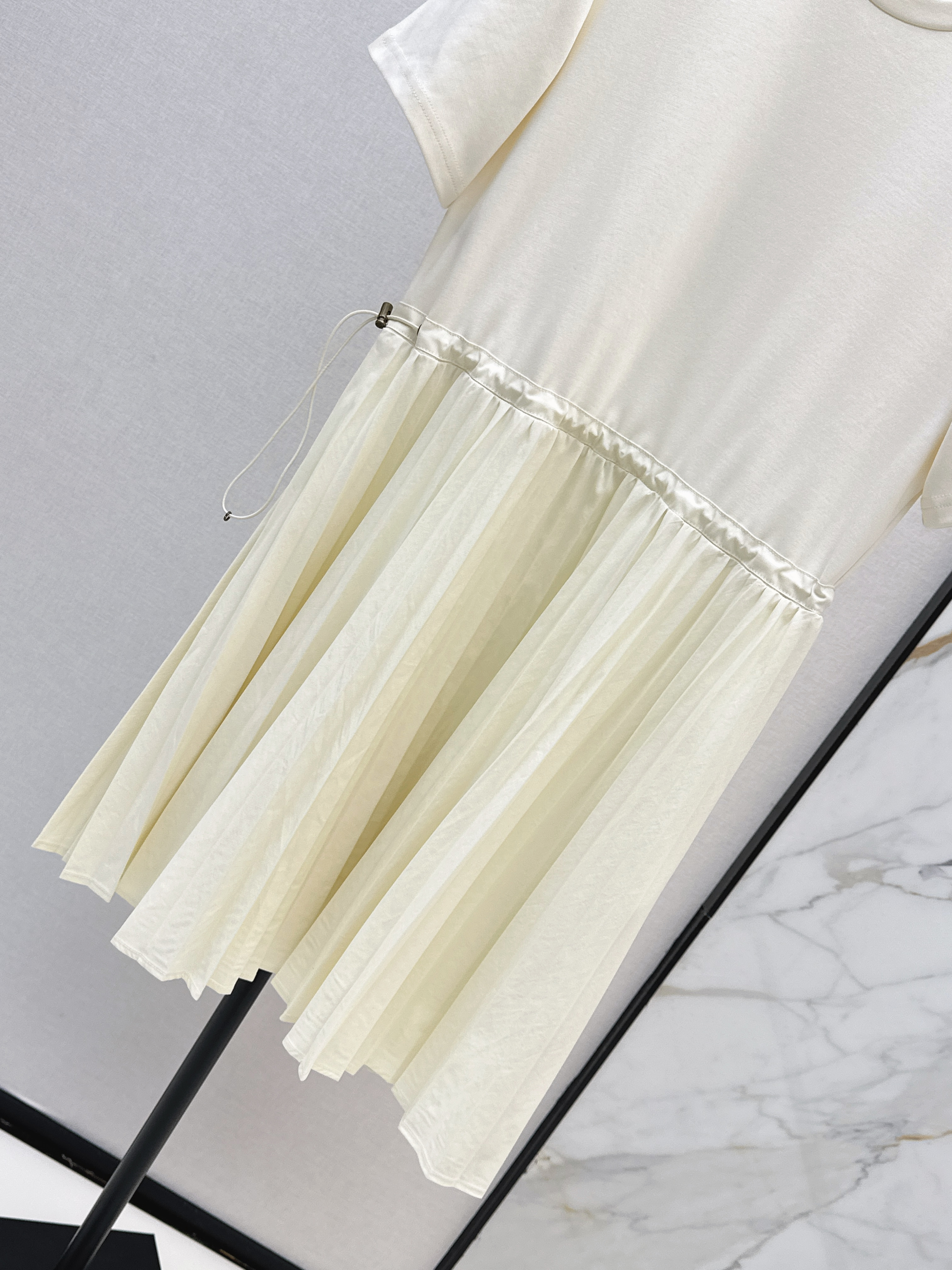 Monc 26ss contact pleated dress