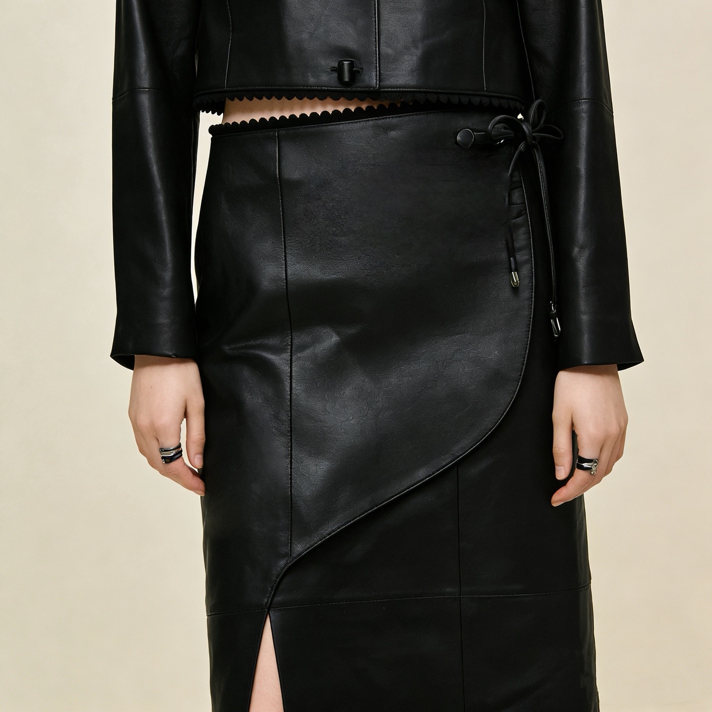 Her 26ss slit skirt