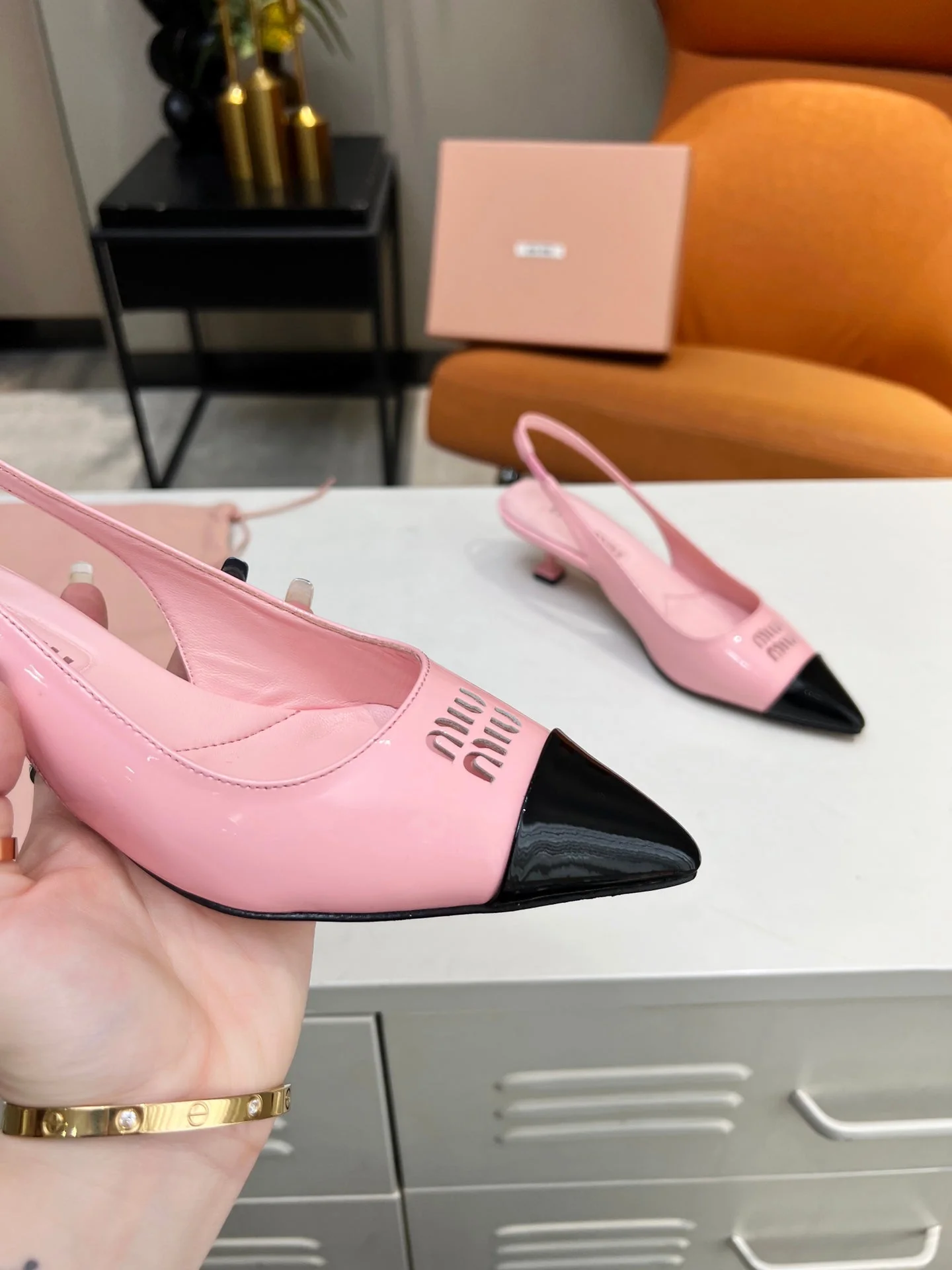 MI Slingback pump