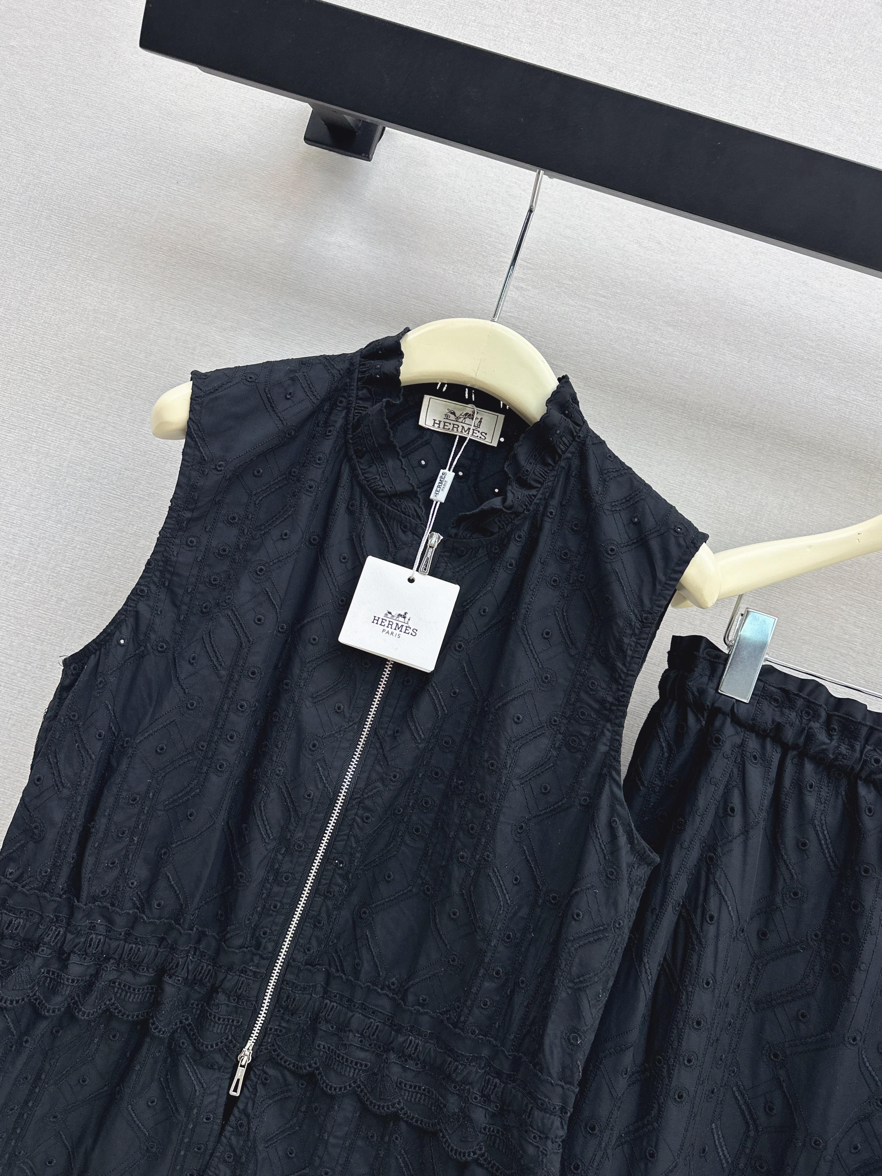 Herm 26ss embroidert vest skirt set