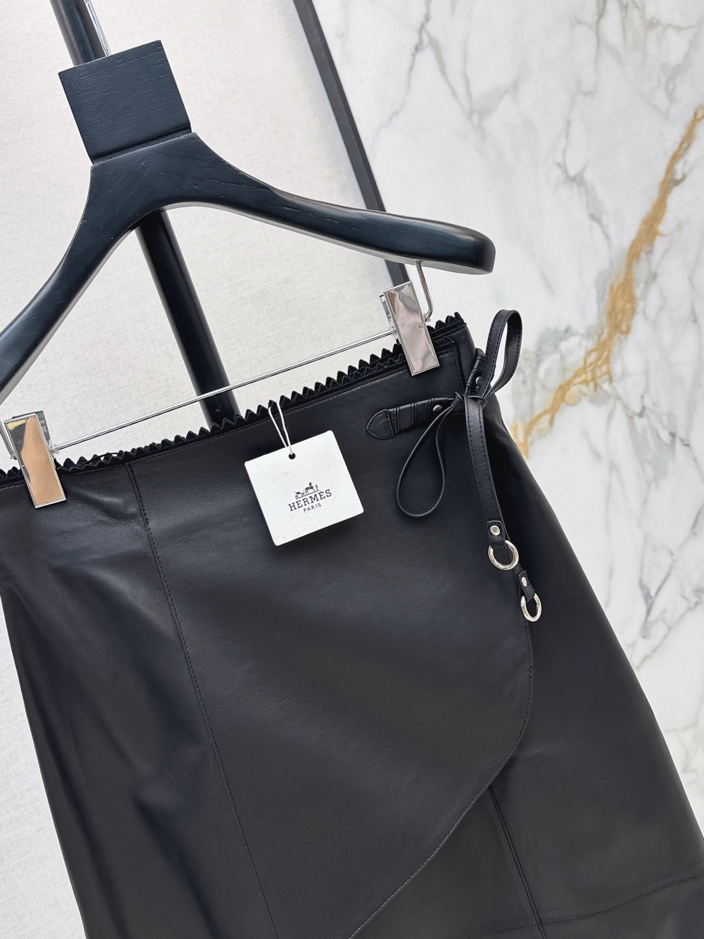 Her 26ss slit skirt