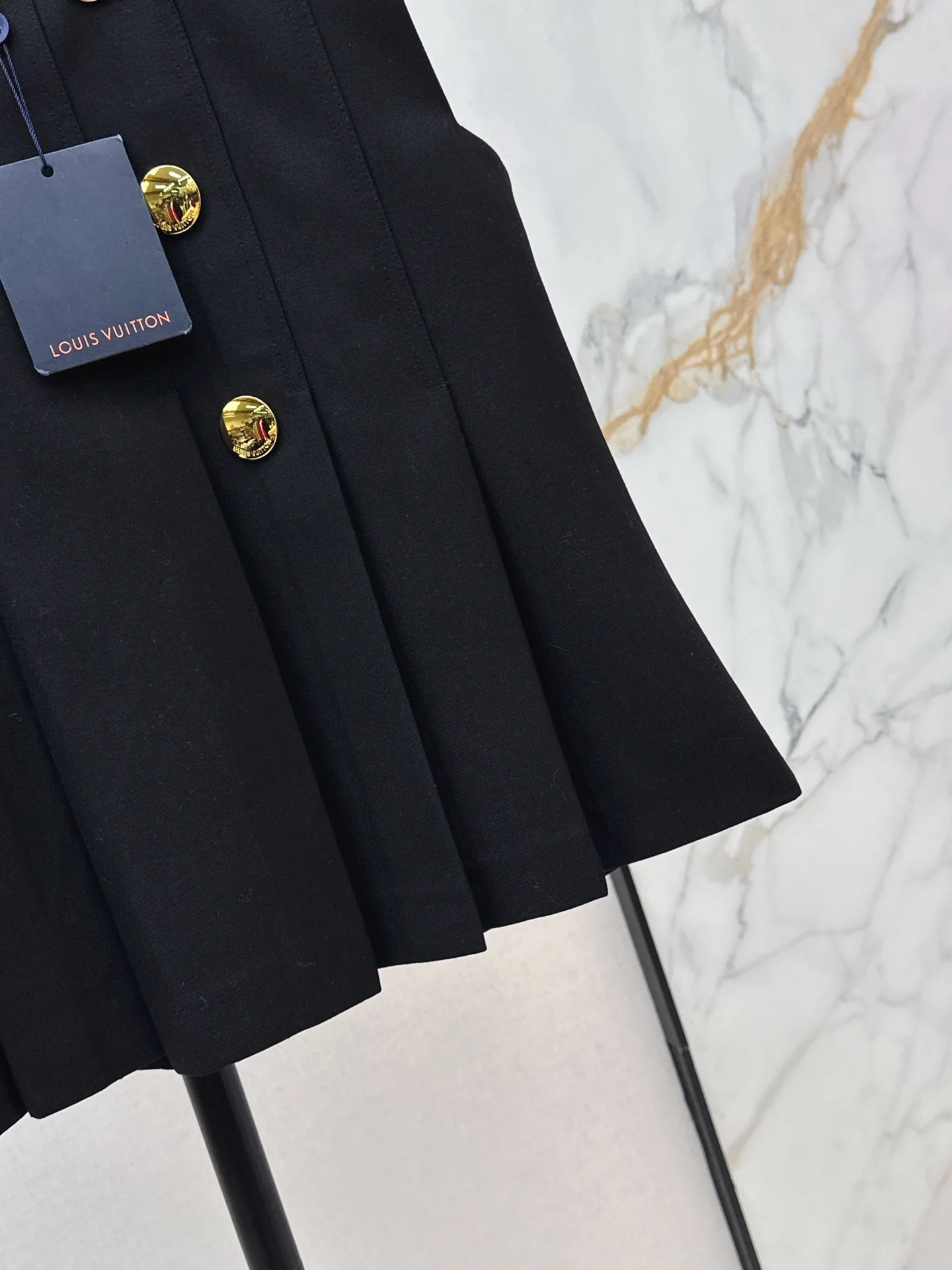 Louis 25fw pleated vest