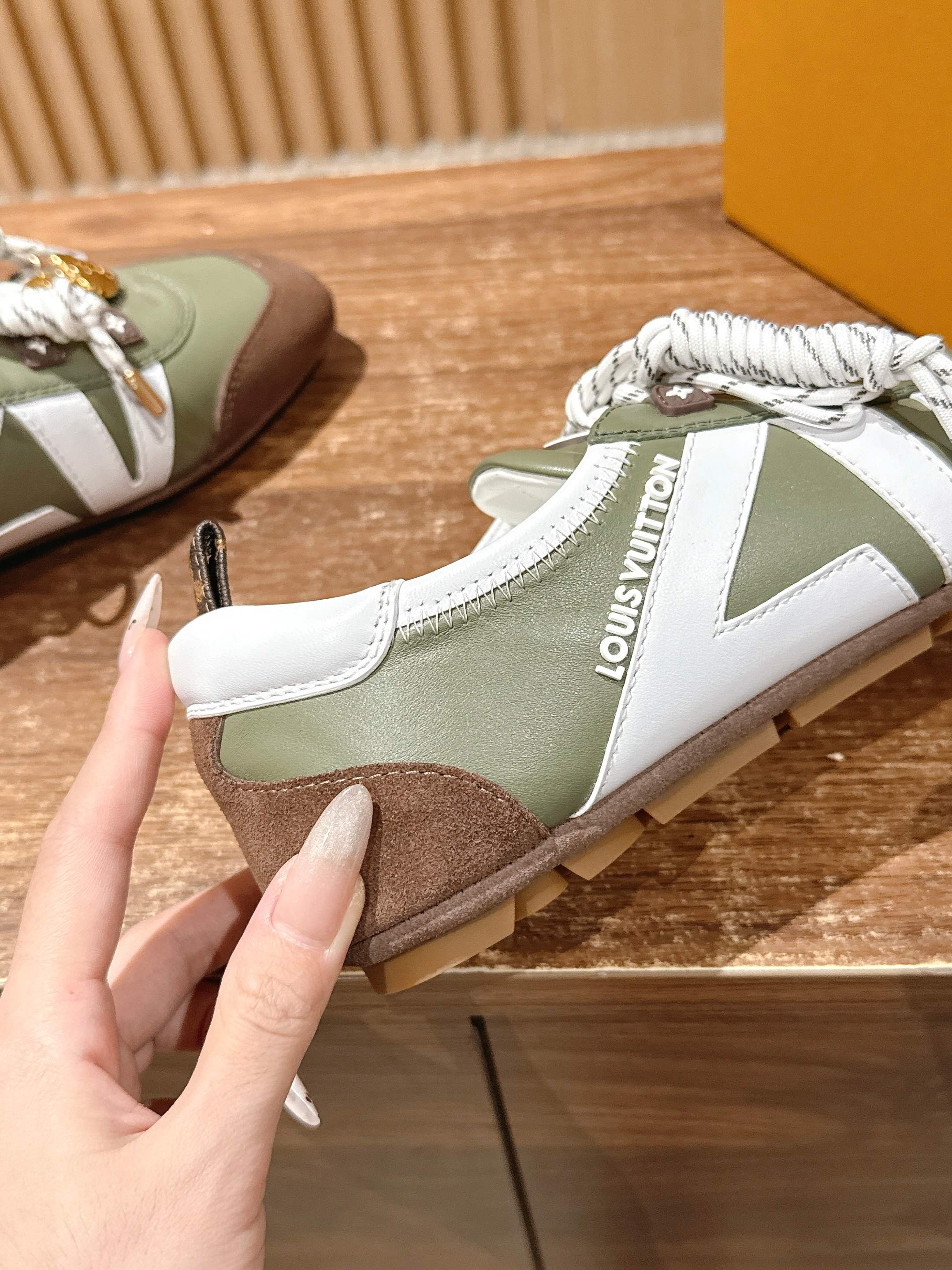Loui 25fw sneaker