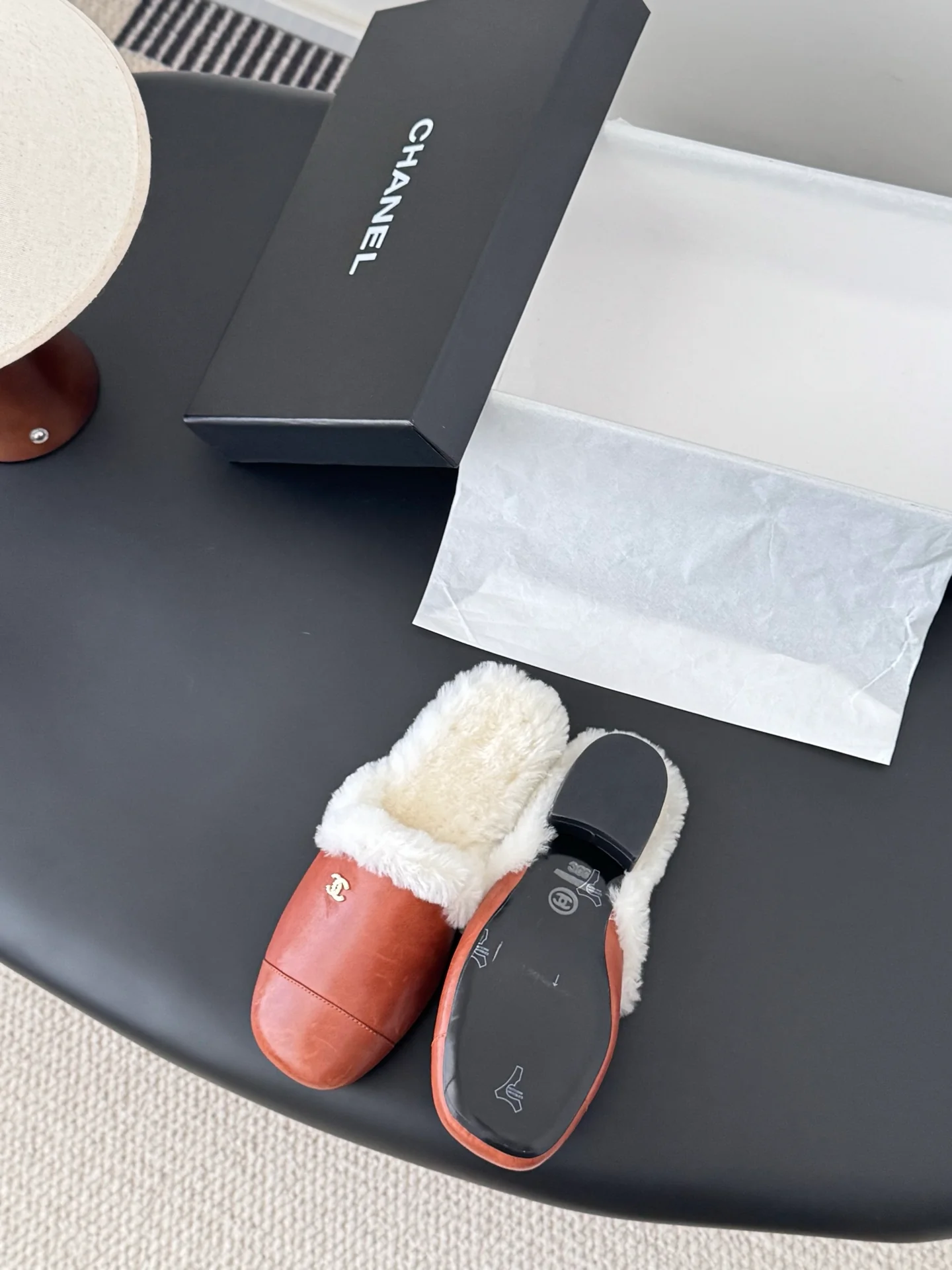 Chan 25fw fluffy slippers