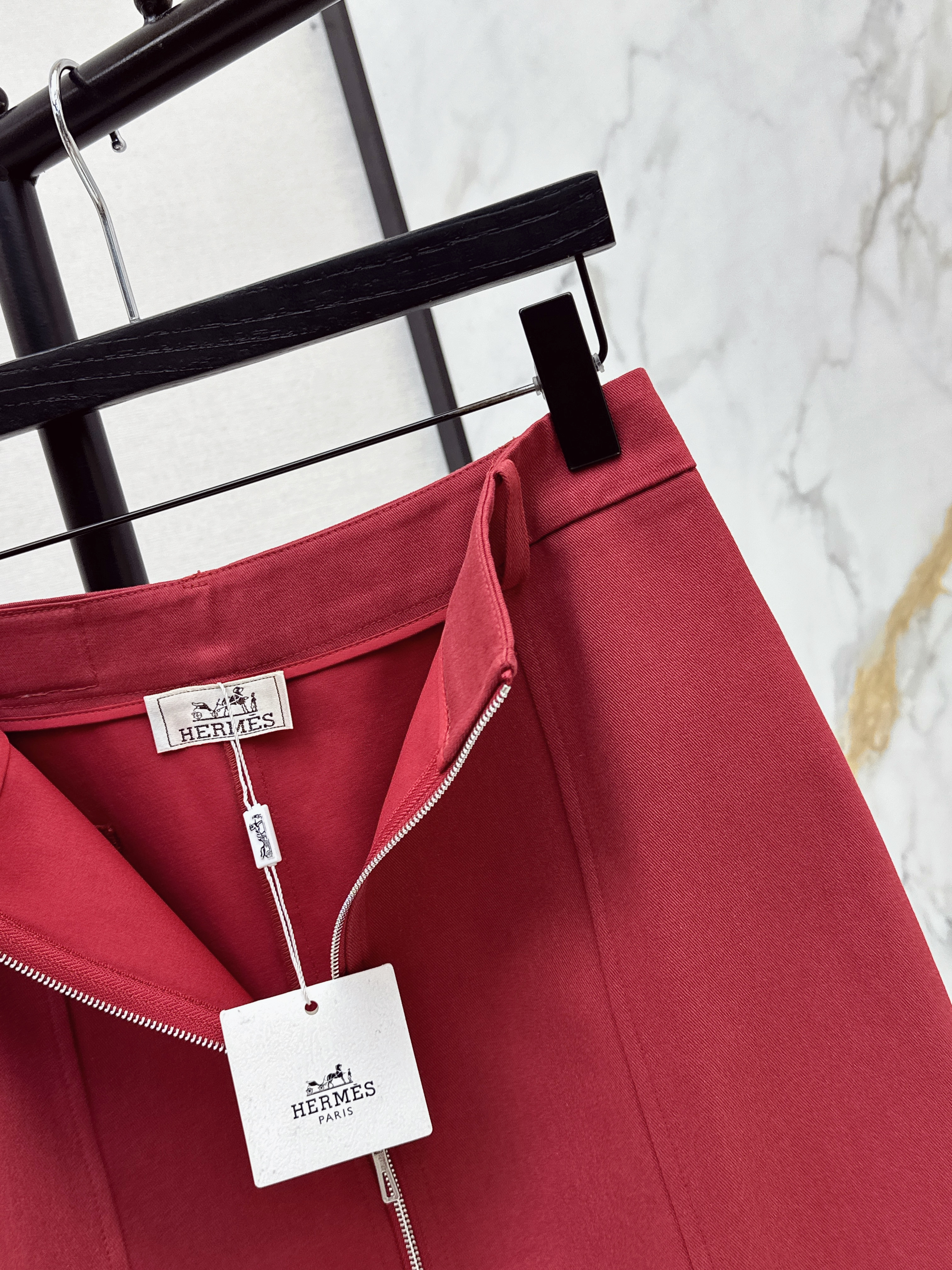 Her 26ss zip-up skirt