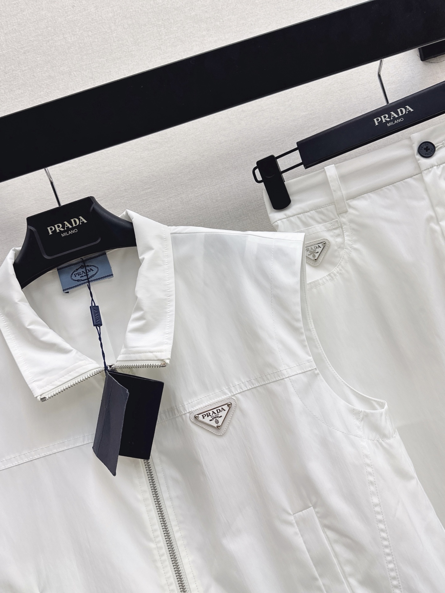 Pra 26ss cropped sleeveless top skirt set