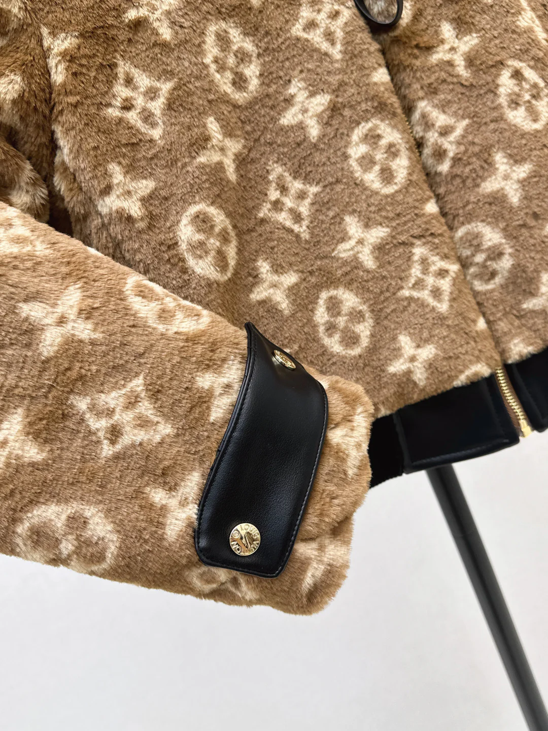 Loui 25fw fleece jacket