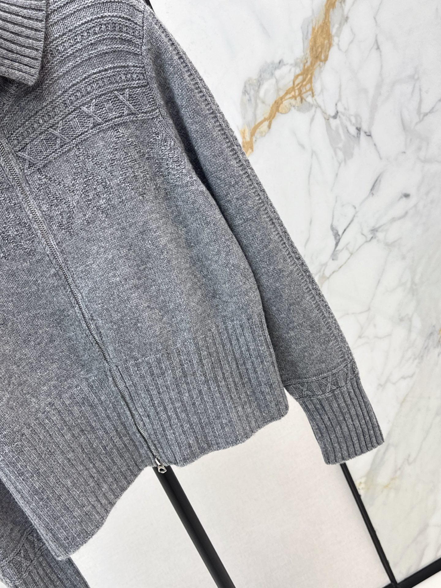 Loe 26ss zipper sweater