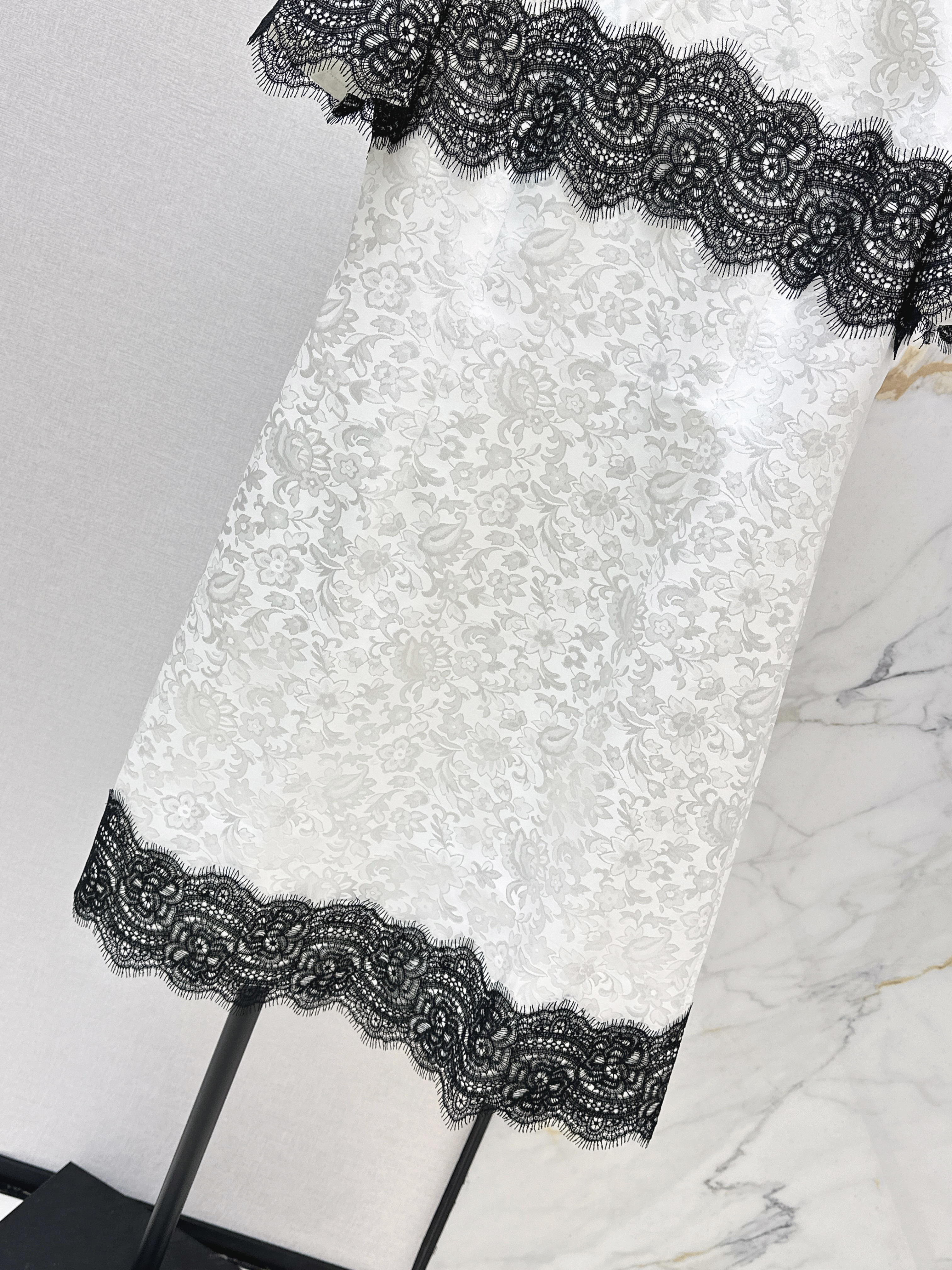 Valen 26ss contract lace dress