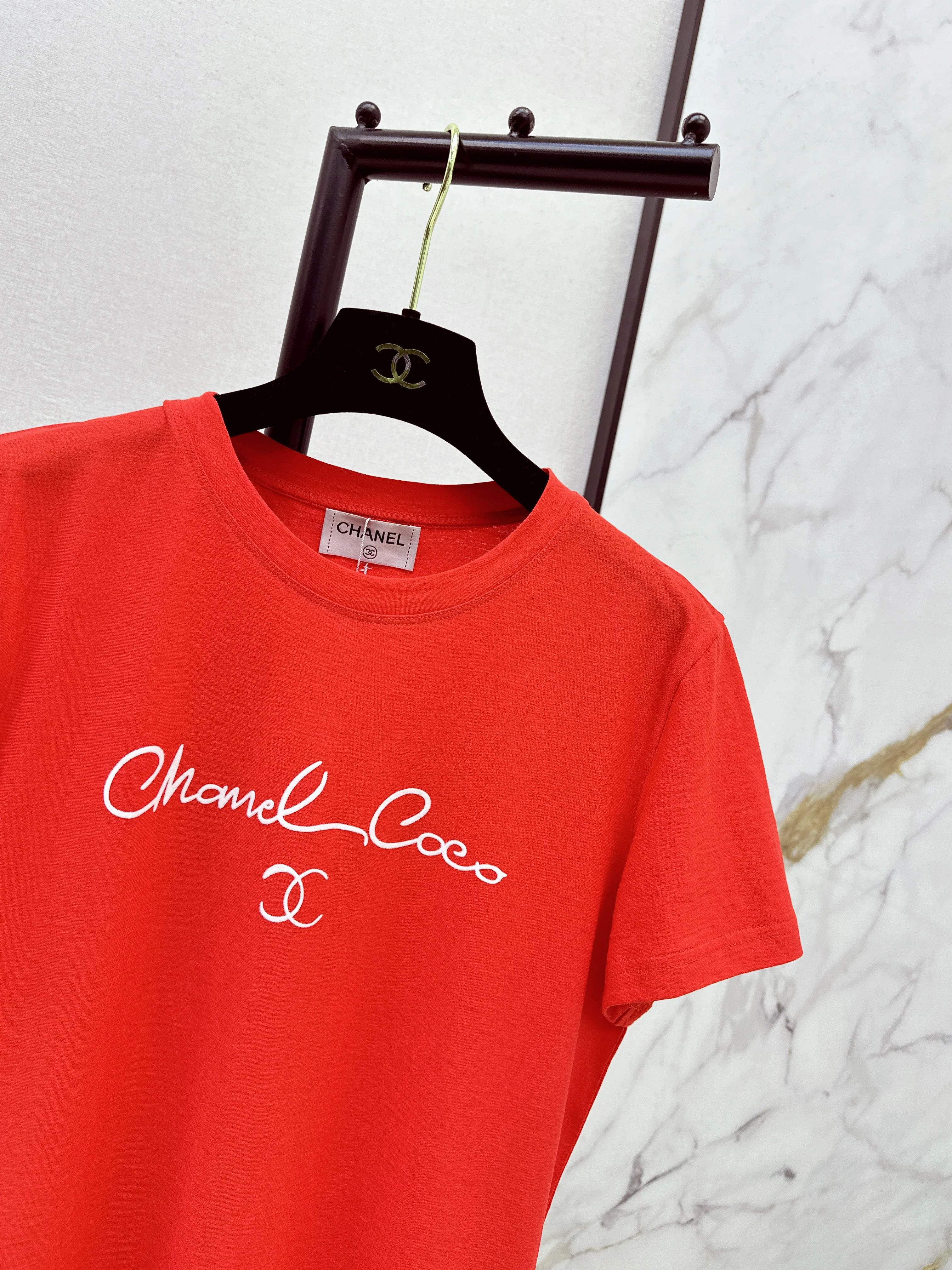 Chan 26ss contrast lettering t-shirt