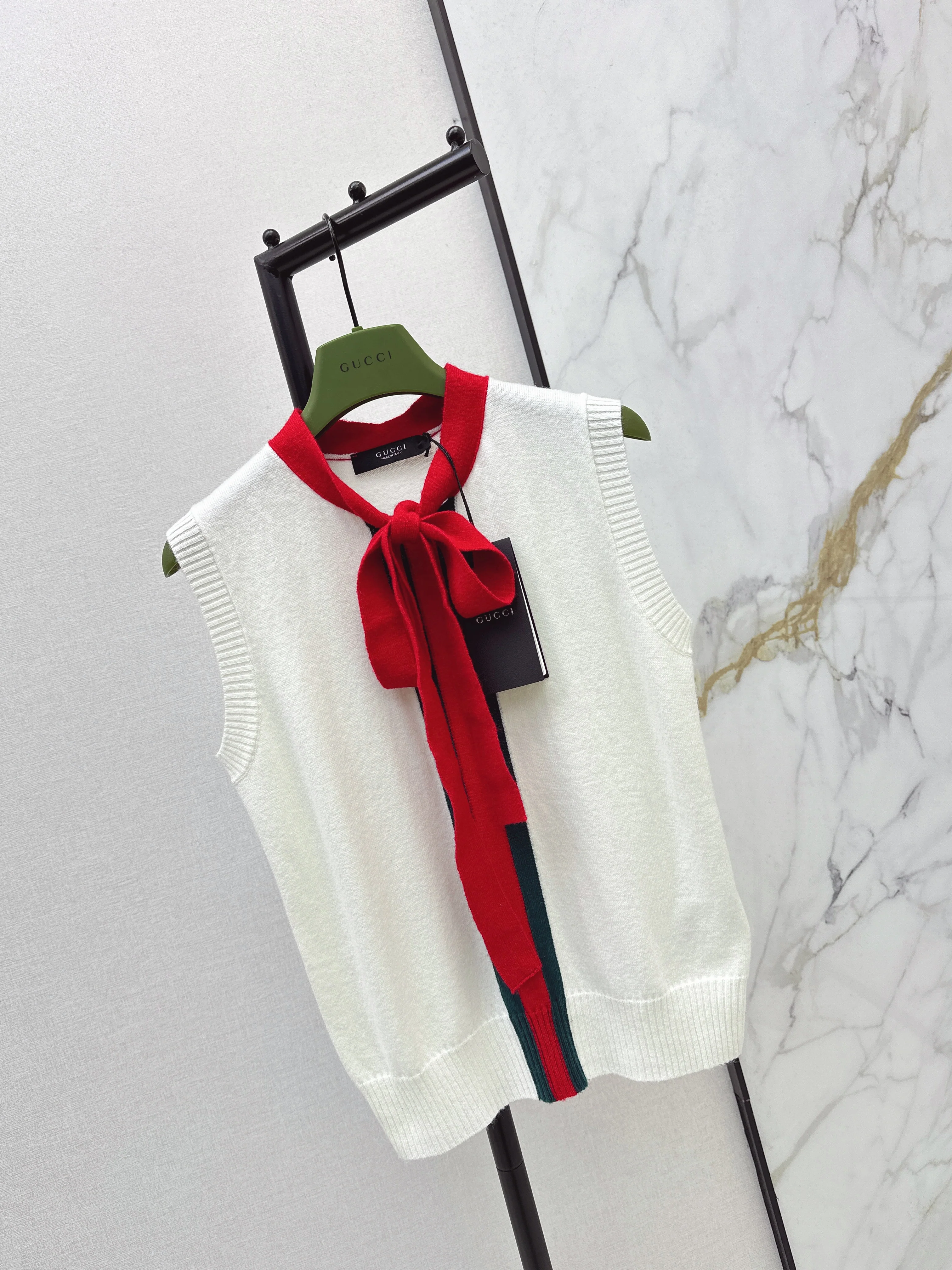 Gucc 26ss sleeveless knit sweater