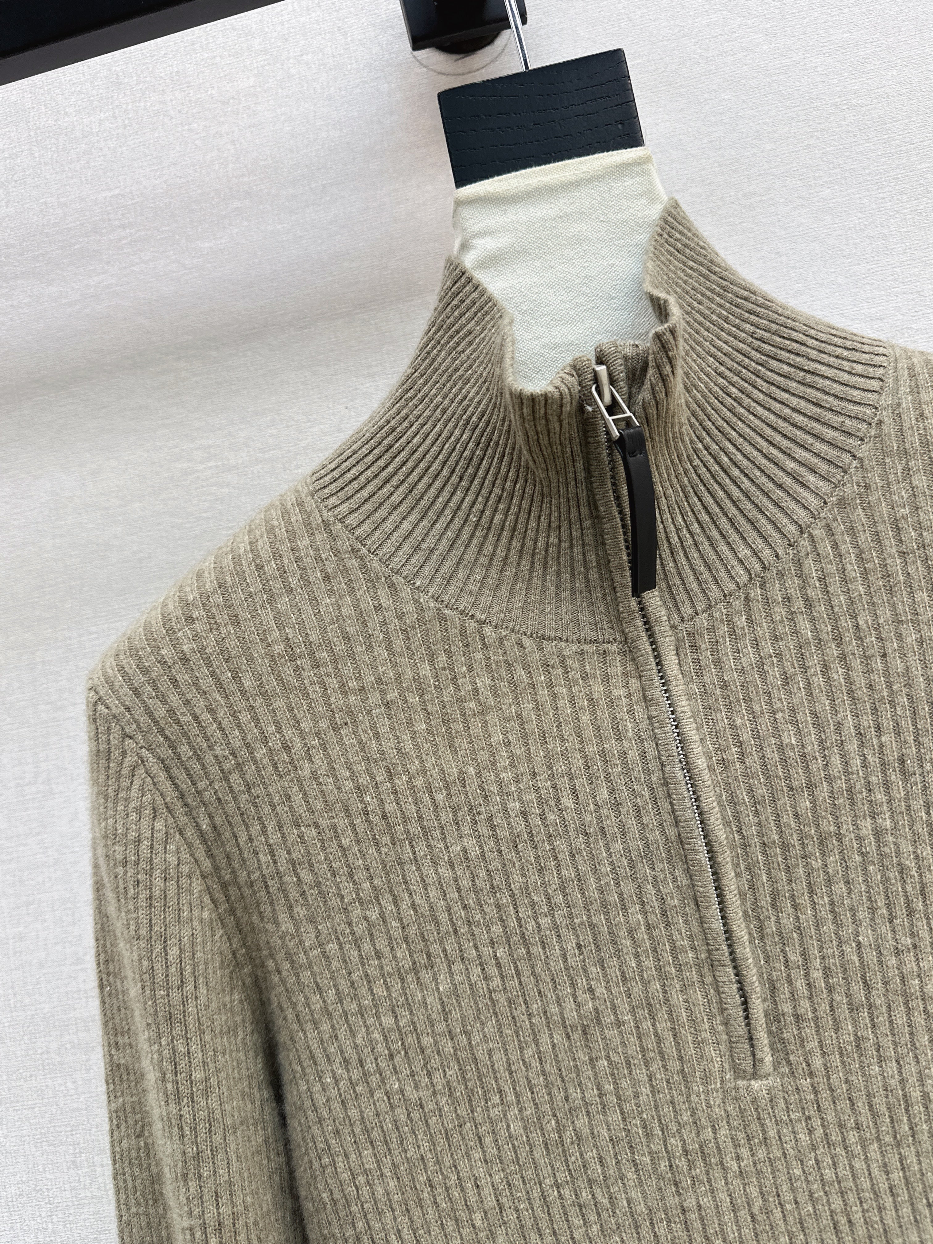 Brun 26ss zip-up sweater