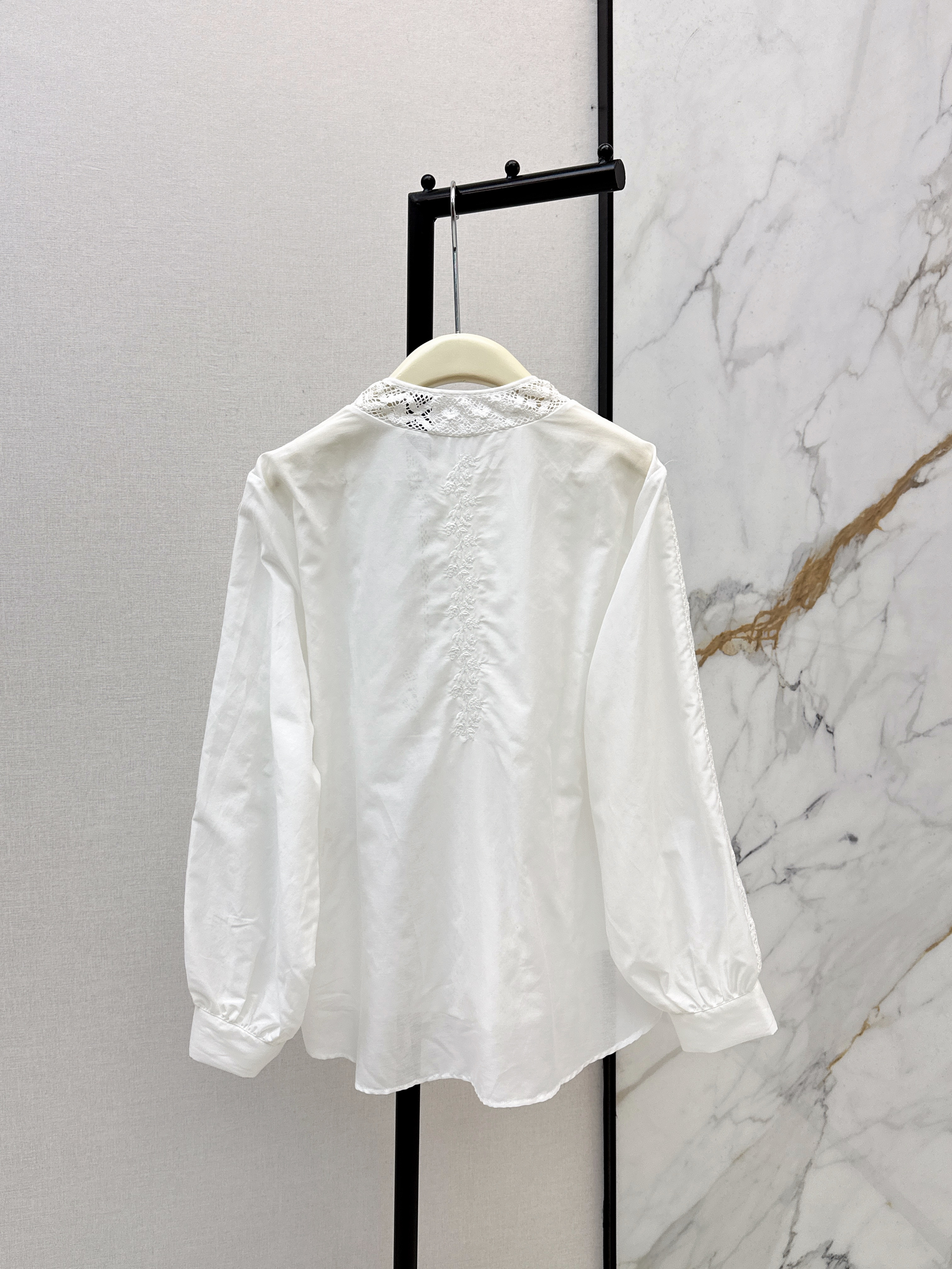 ES 26ss hollow lace top