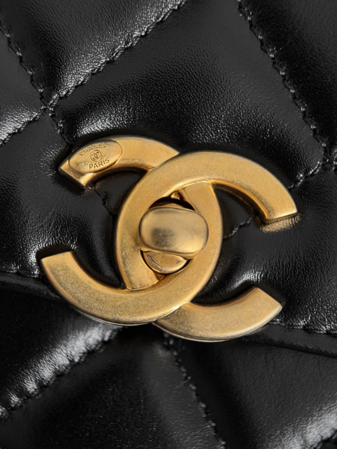 Chan 25S chain shoulder bag