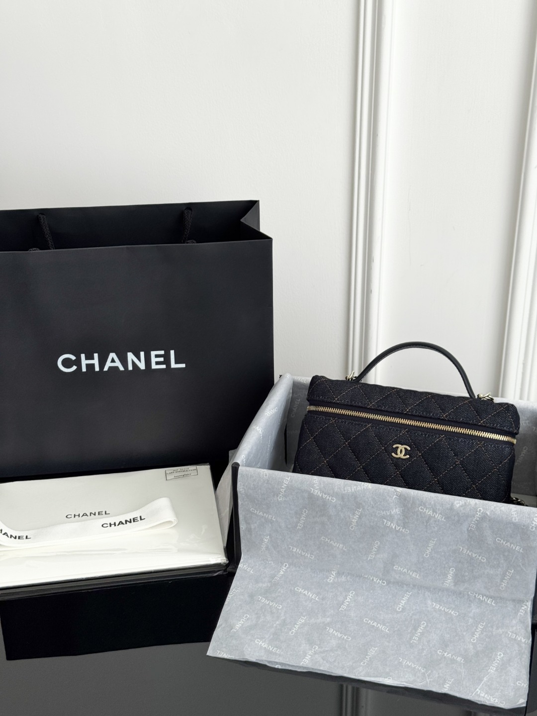Chan 26P lp denim clutch with chain