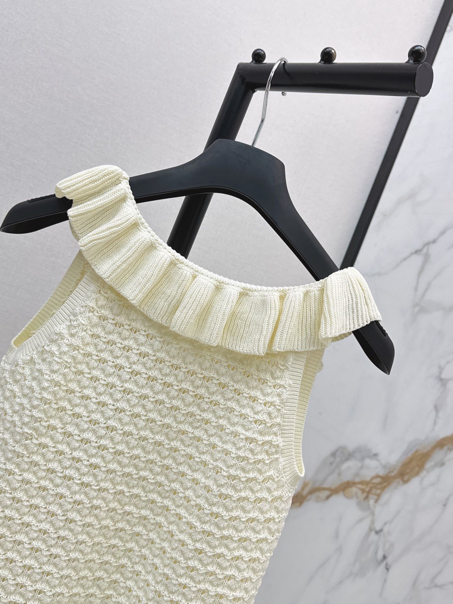 CD 26ss ruffle hollow vest