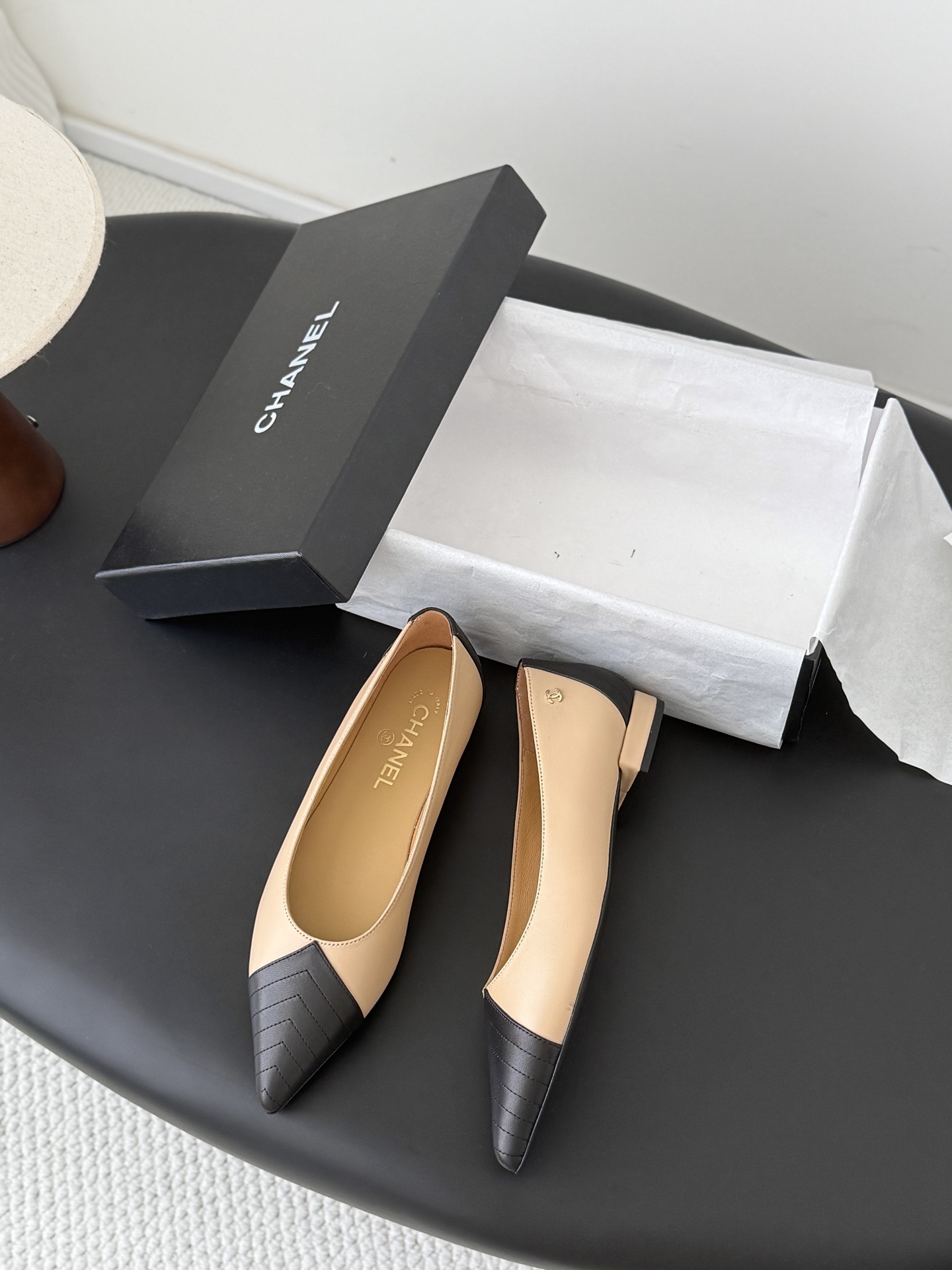 Chan 26C pointed toe flats