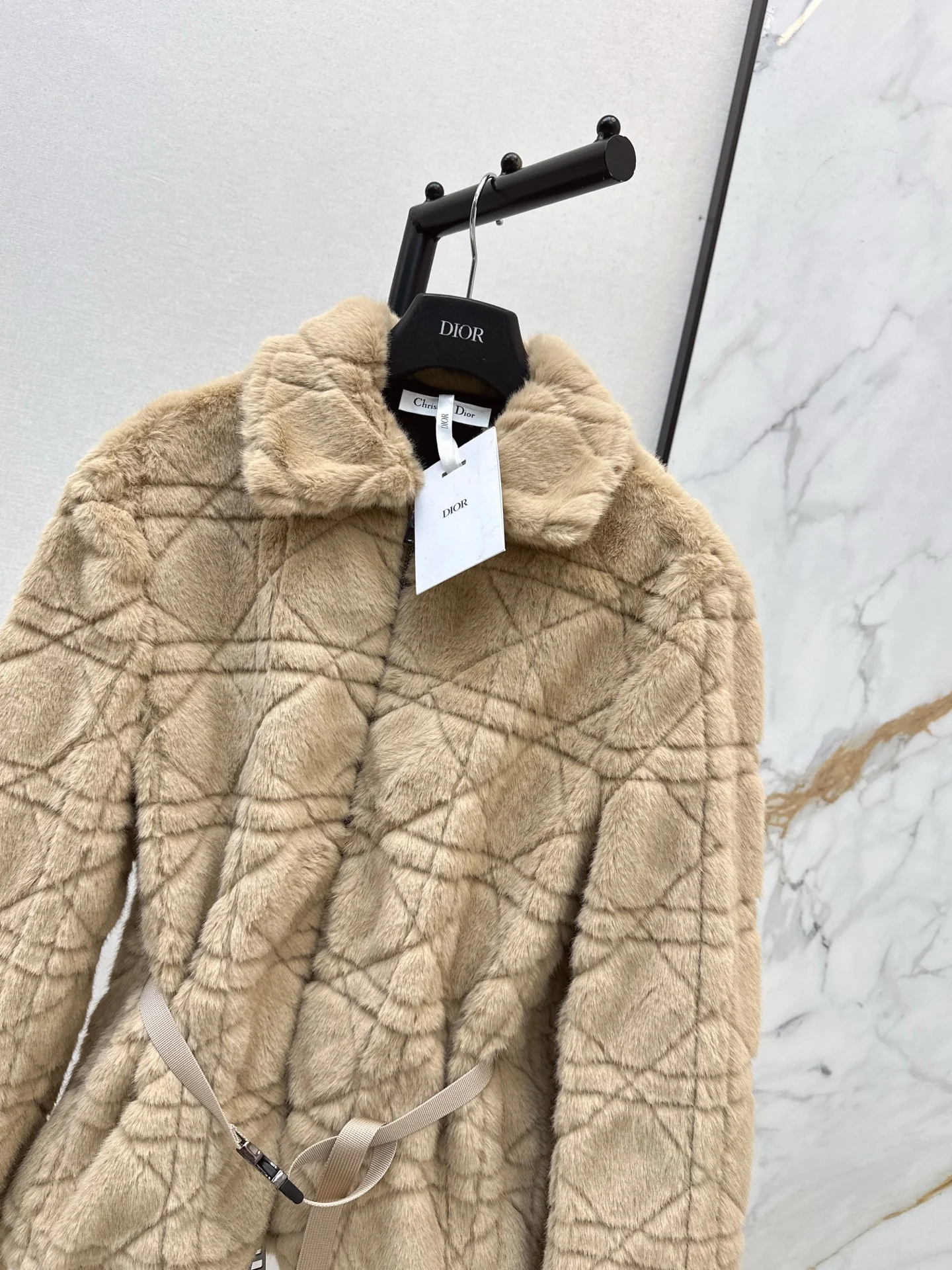 CD 25fw faux fur jacket