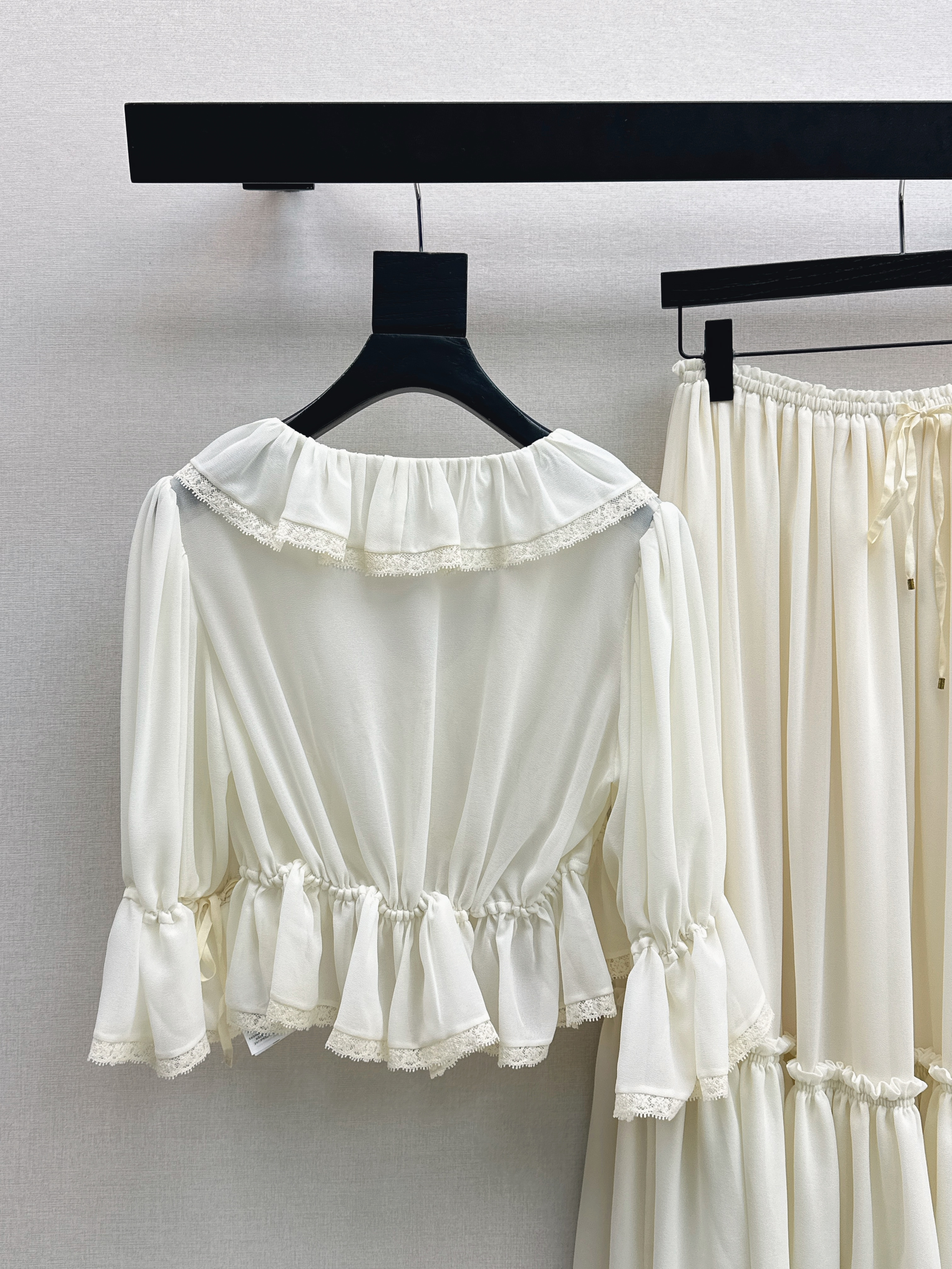 Chol 26ss ruffle top skirt set