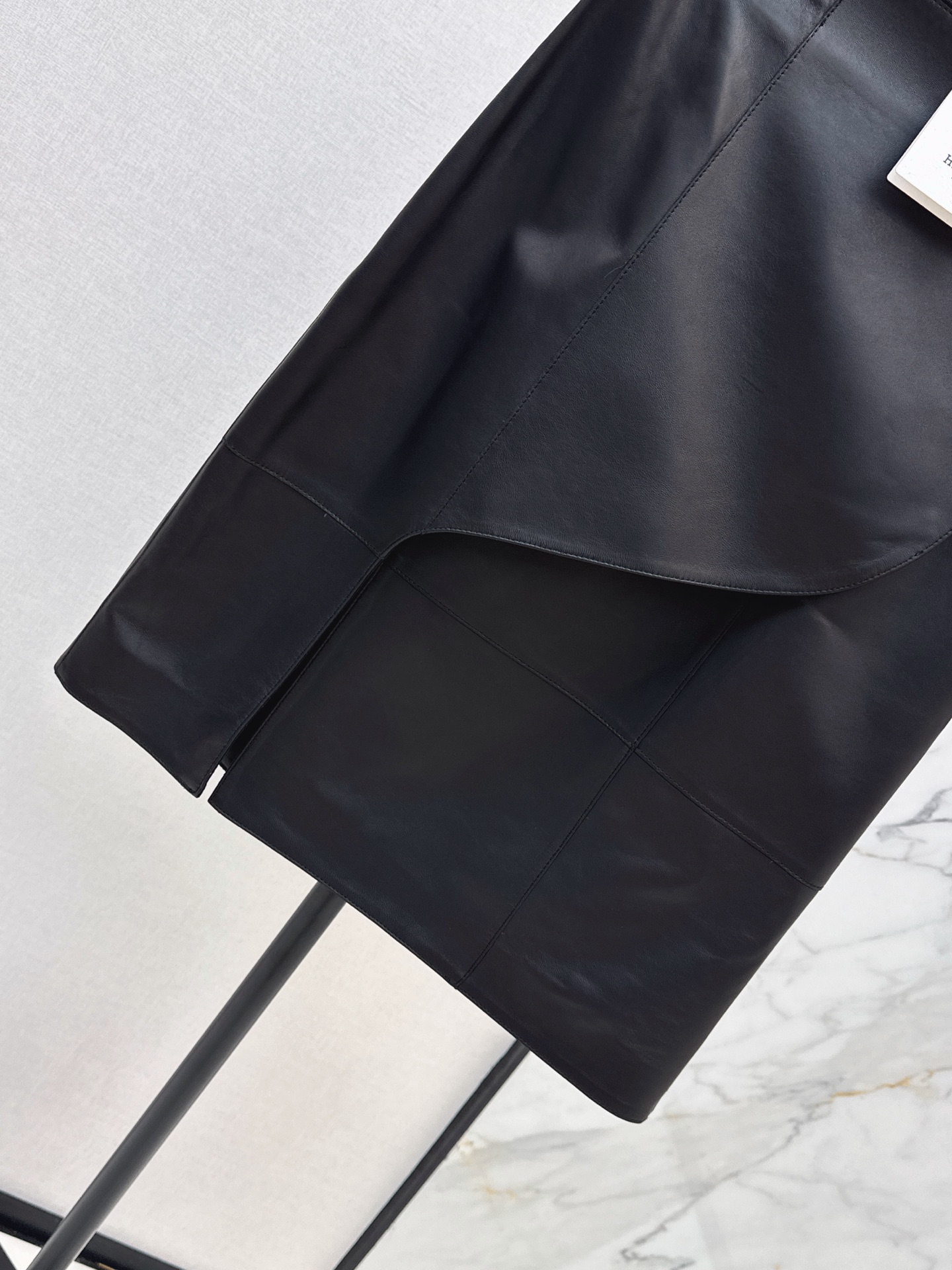 Her 26ss slit skirt
