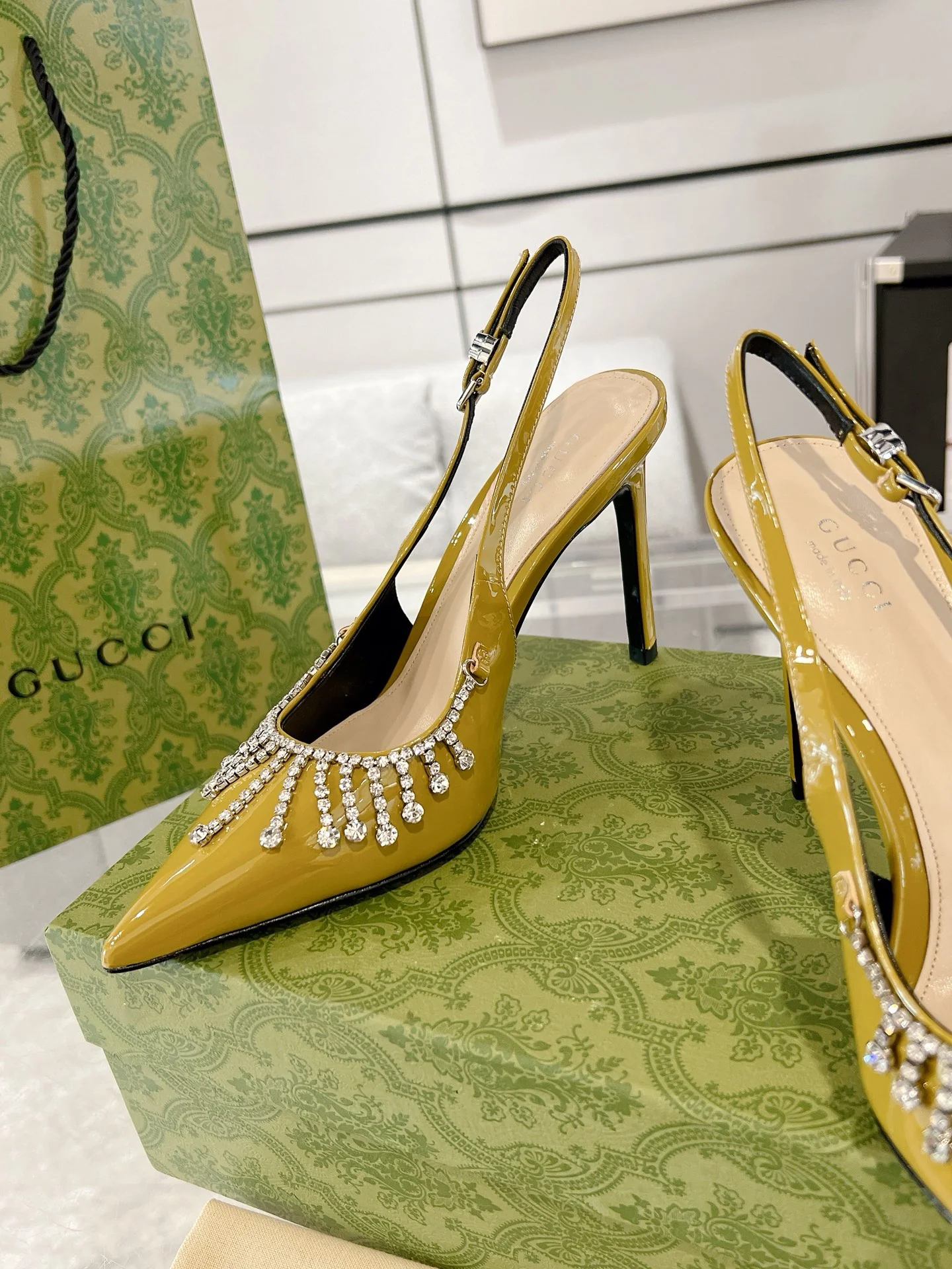 Gucc 25fw rhinestones slingback heels