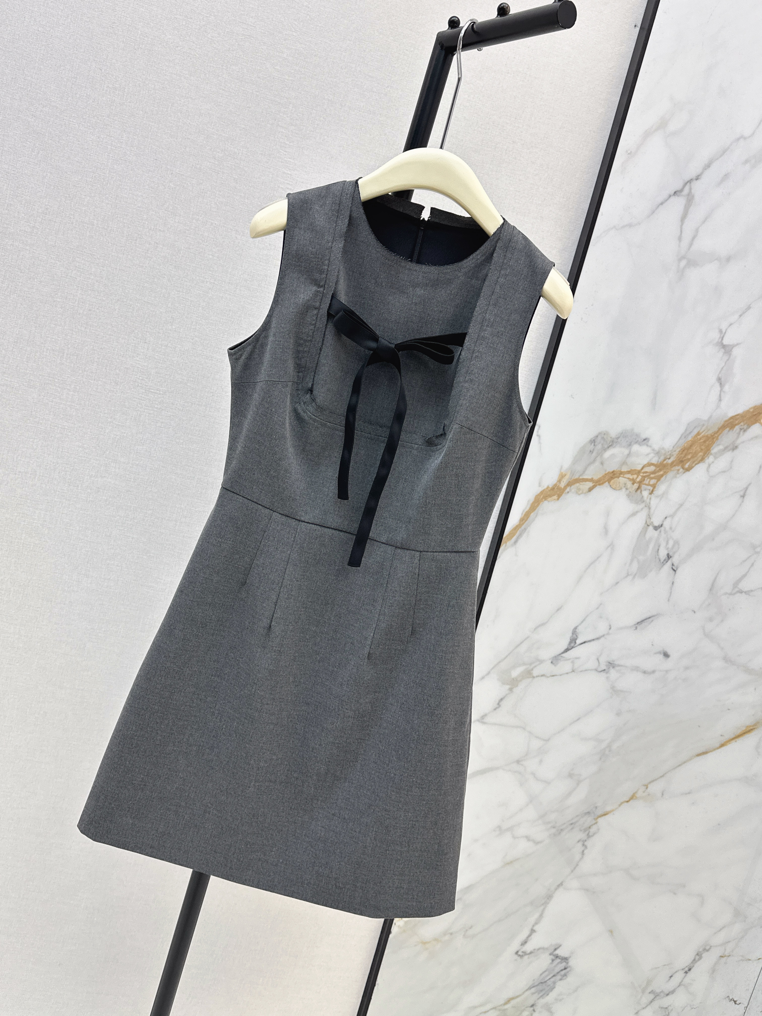 Prad 26ss bow sleeveless dress