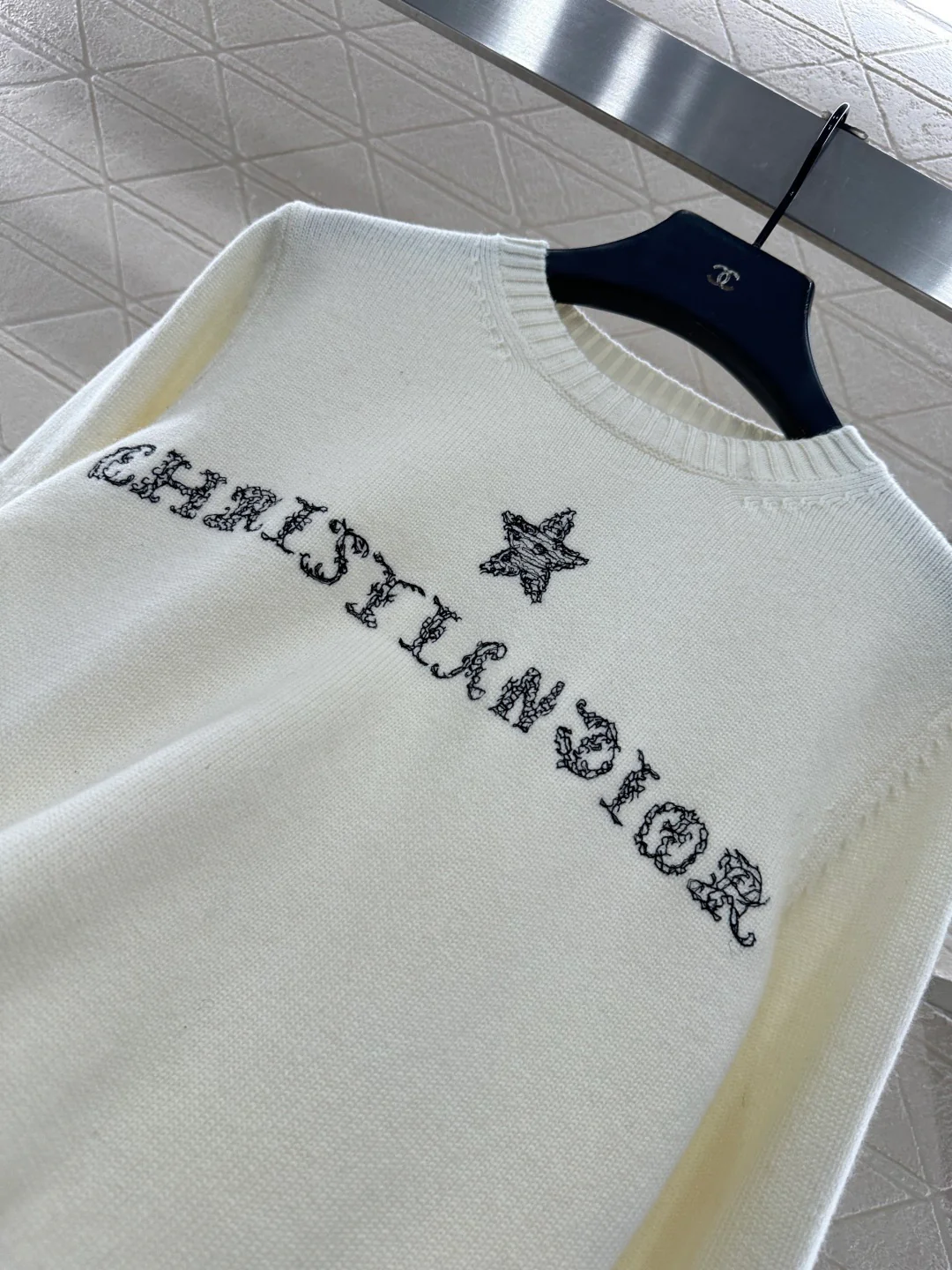CD 25fw embroidery sweater