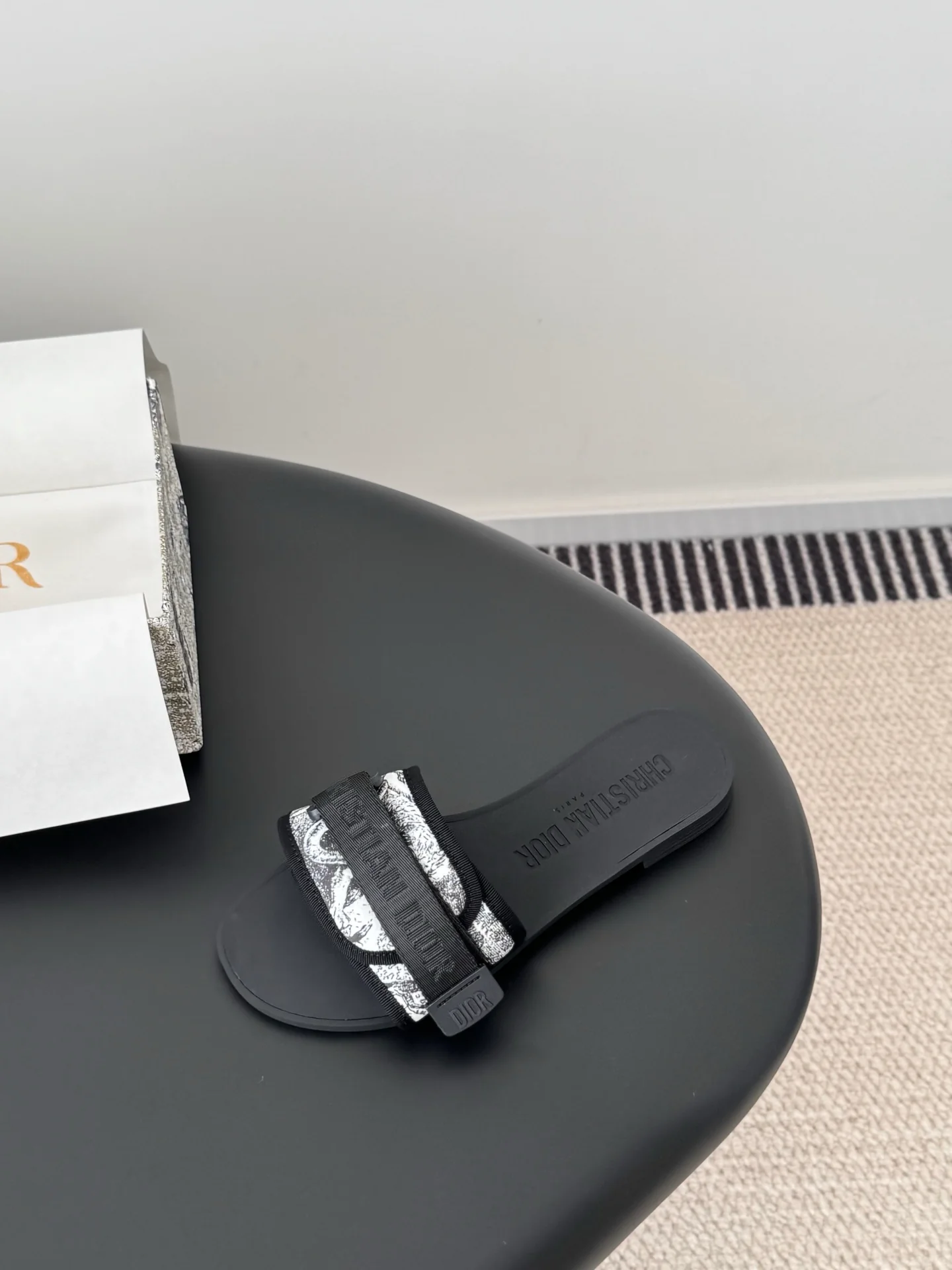 CD 25fw sandals