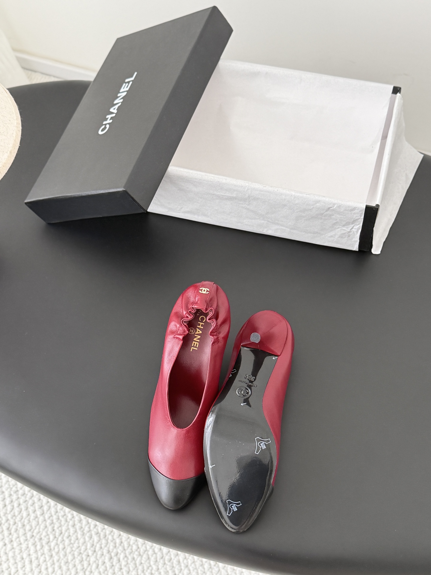 Chan 26ss cap-toe pump