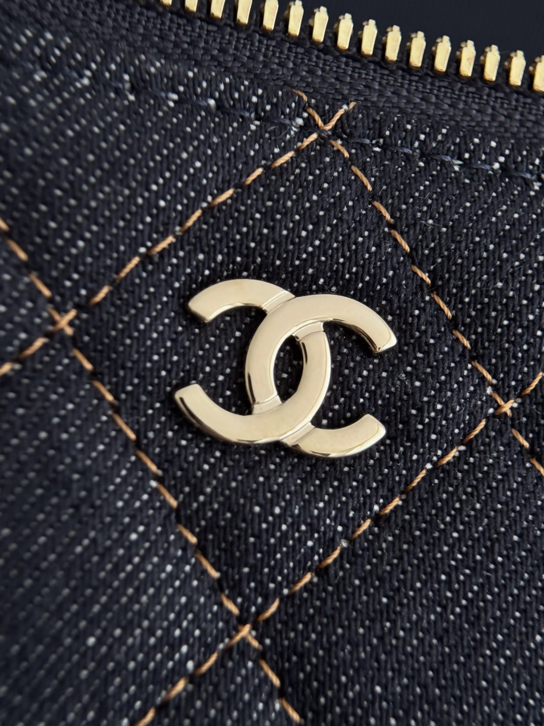 Chan 26P lp denim clutch with chain