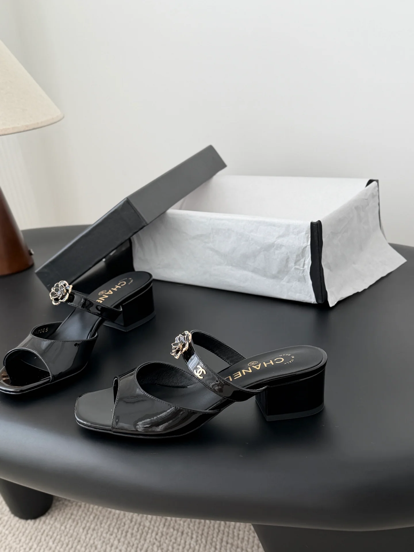 Chan 26ss camellia leather sandals