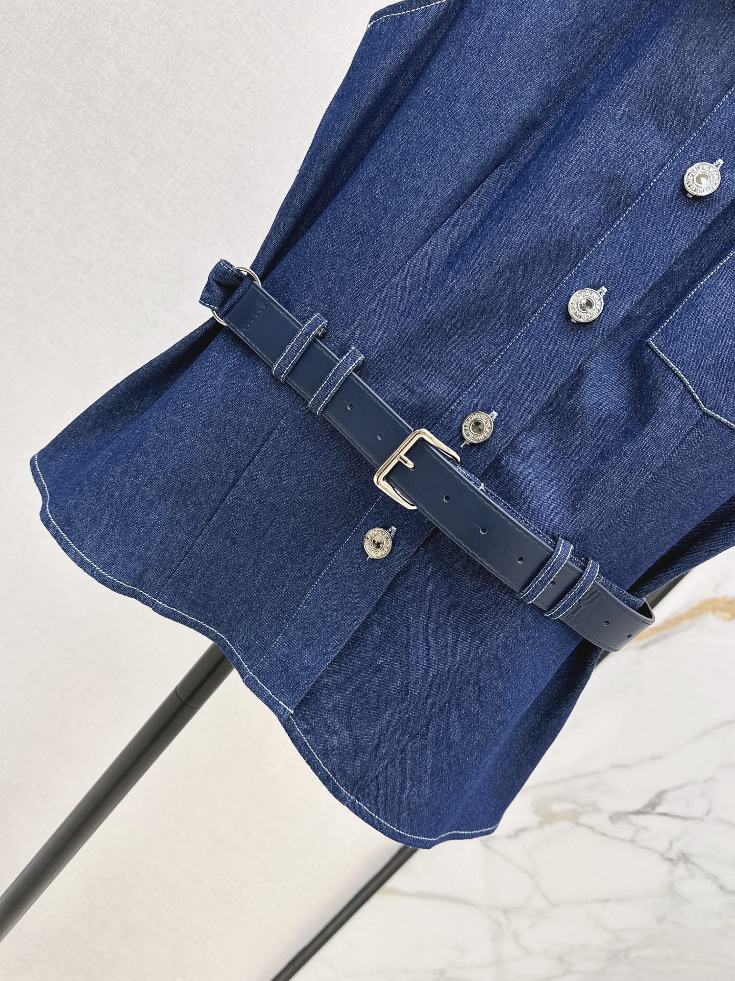 Celi 26ss sleeveless belted denim shirt