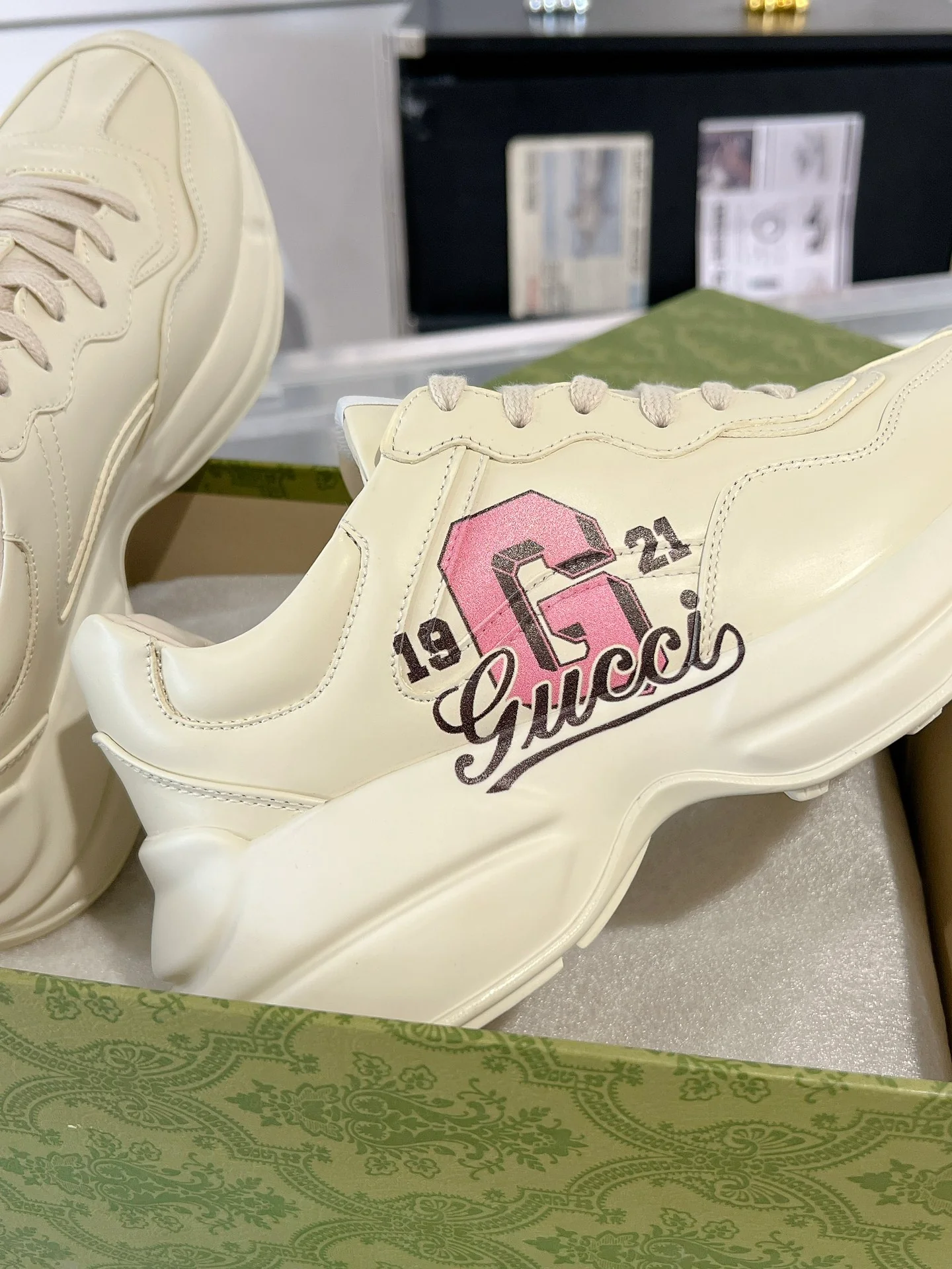 Gucc 25fw rhyton series dad's shoes