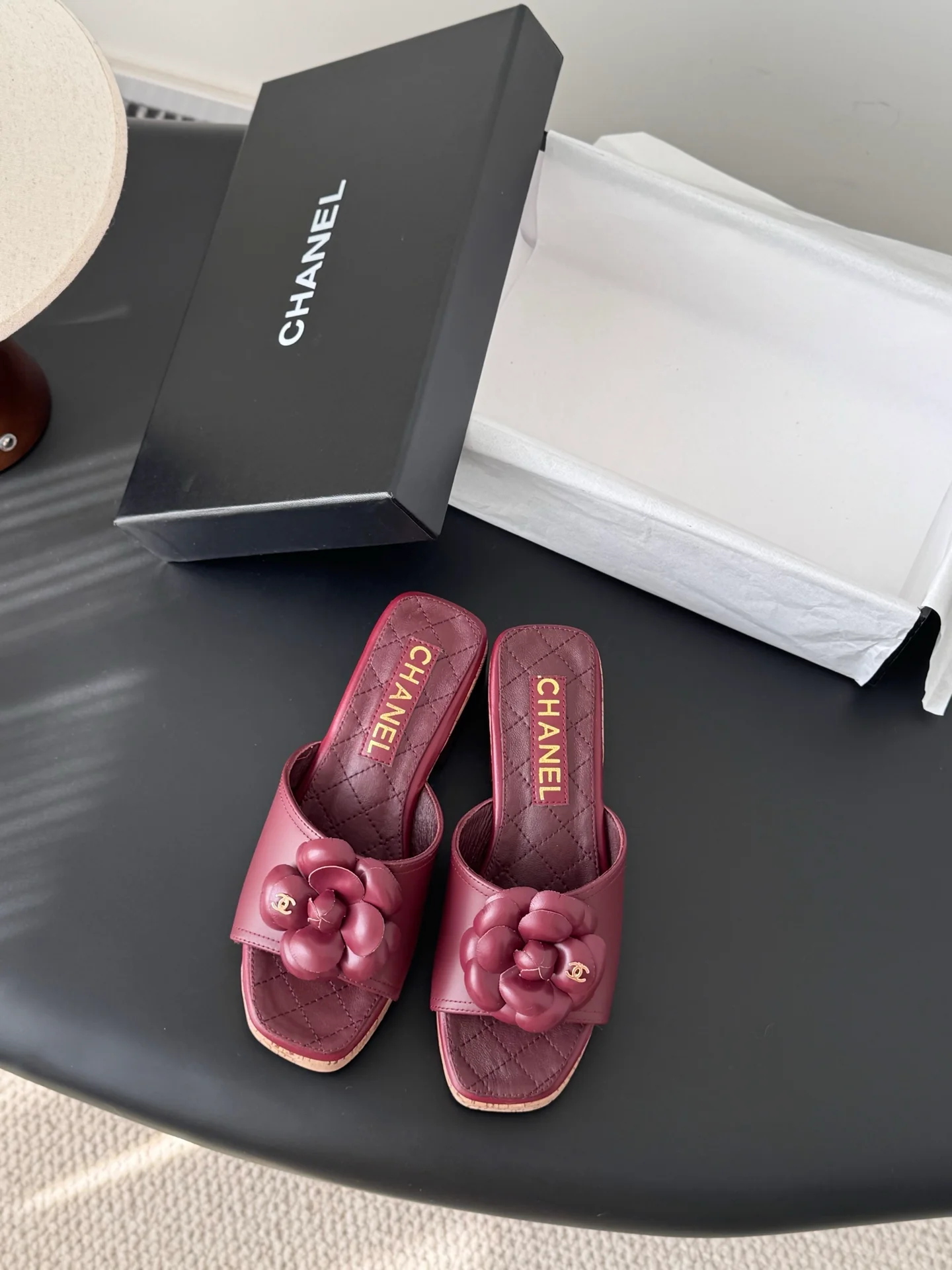 Chan 26ss camellia sides sandals