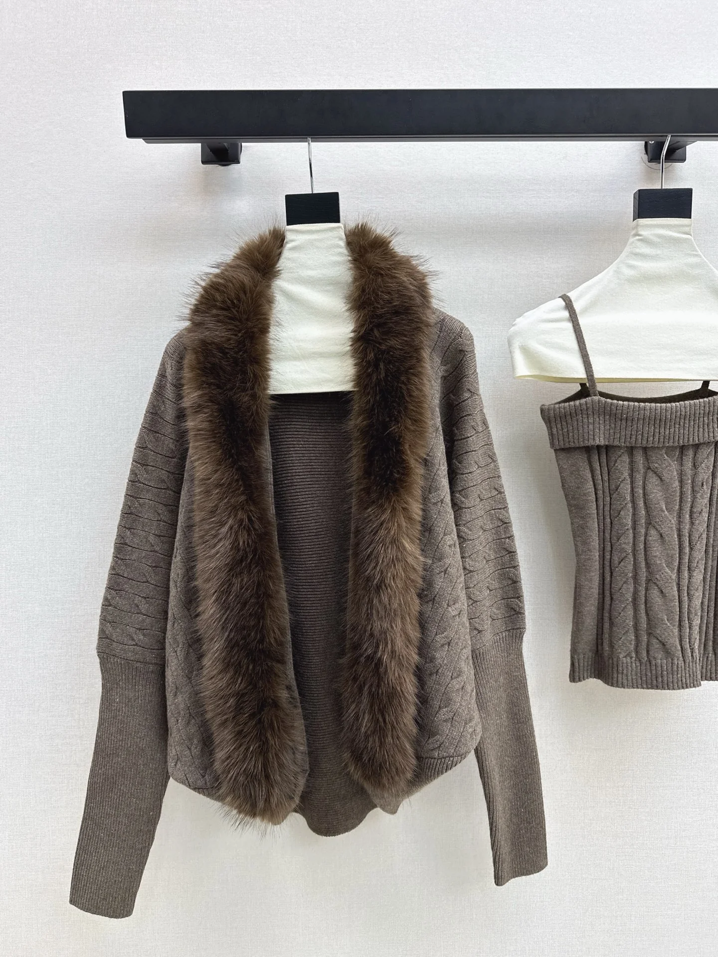 Miu 25fw knit tank top cardigan