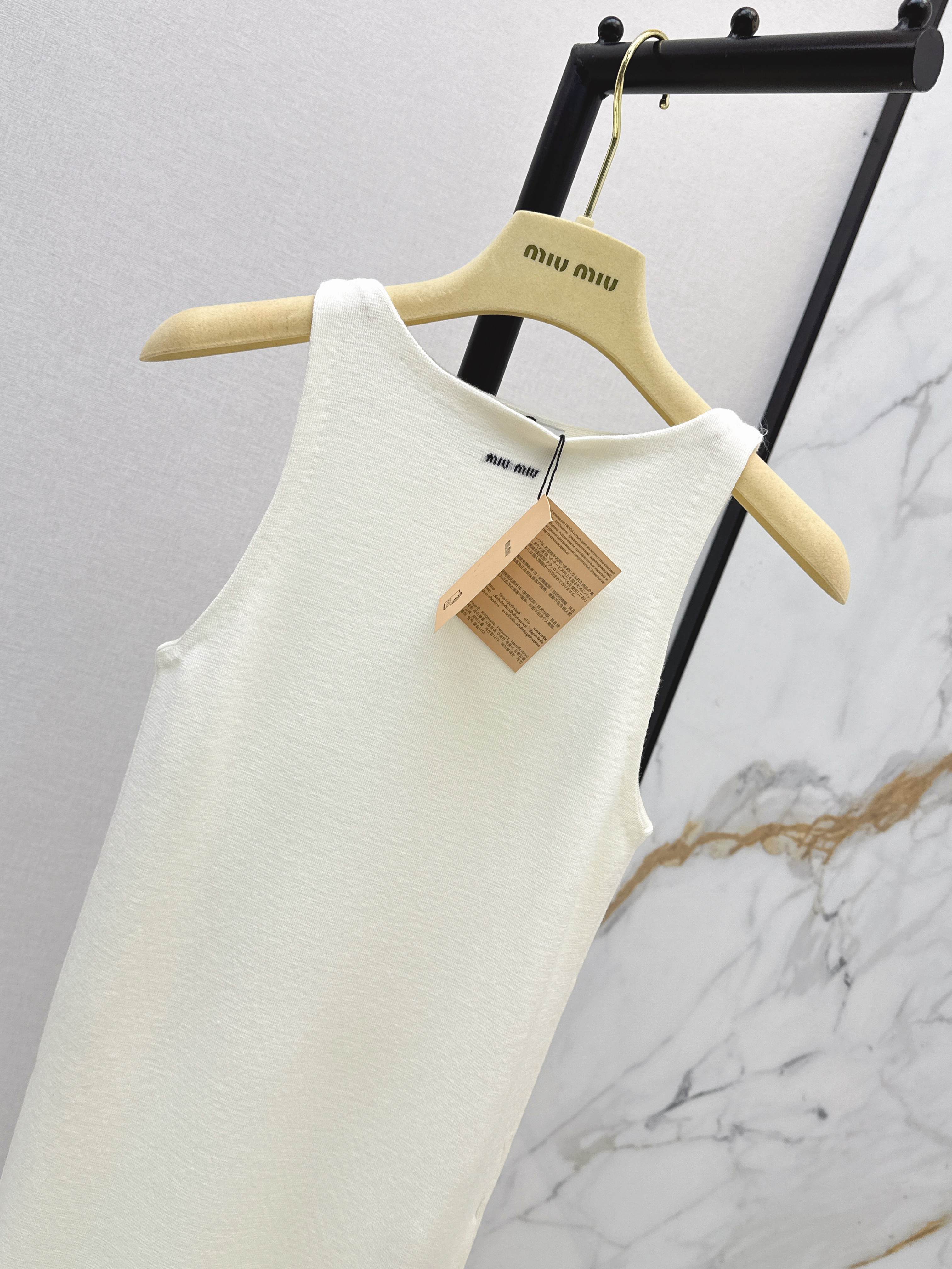Miu 26ss knit vest
