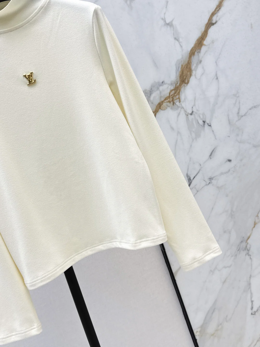 Loui 25fw base layer